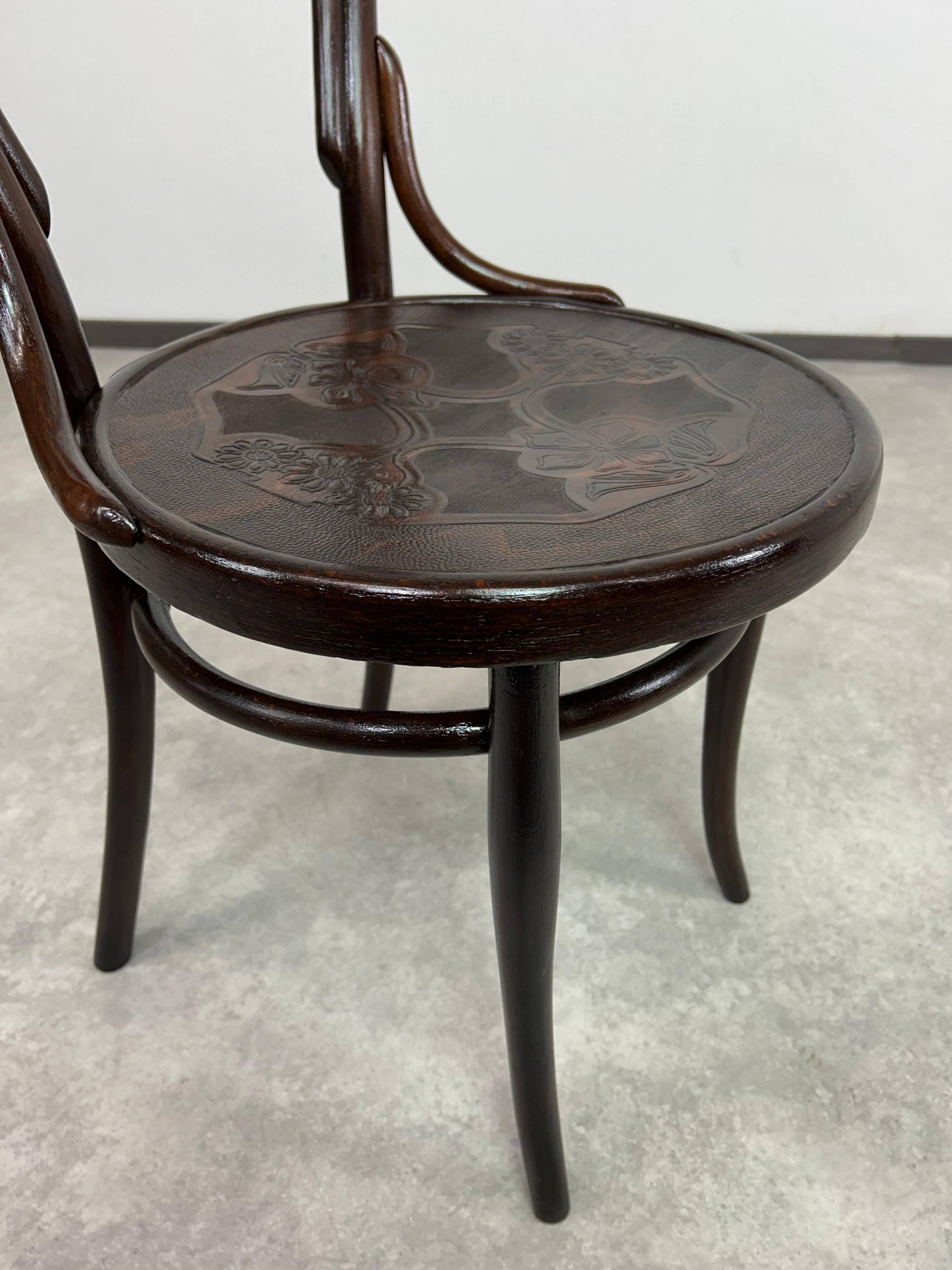 Bentwood dining chair No. 14 by Thonet