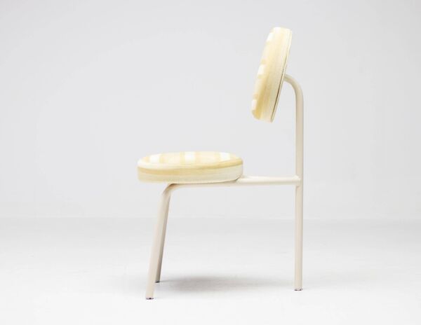 Quatre chaises ''Champagne'' de Piet Hein Eek - Un design néerlandais avec âme et histoire.