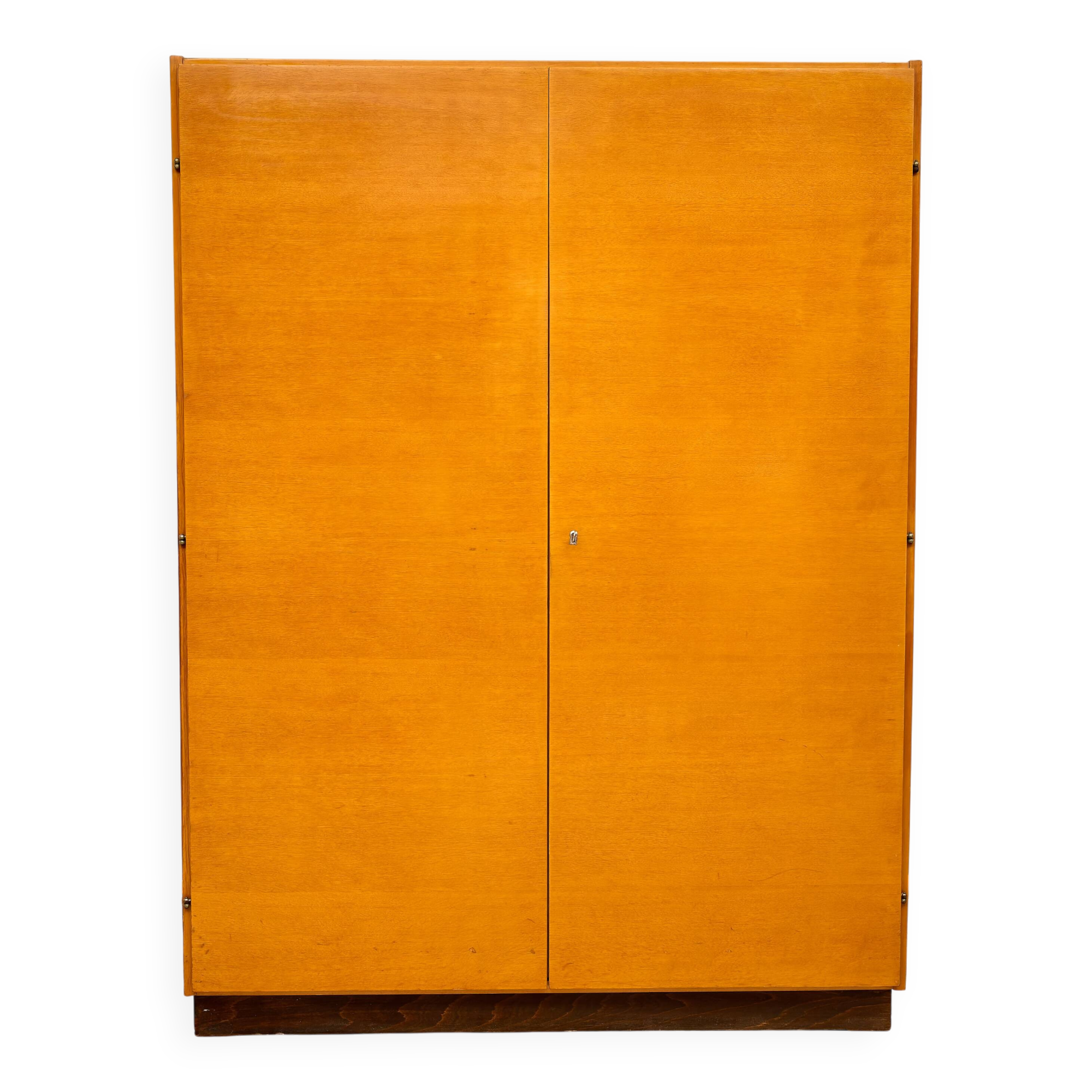 Armoire à deux portes de Mojmír Požár pour UP Závody, Tchécoslovaquie, années 1960.