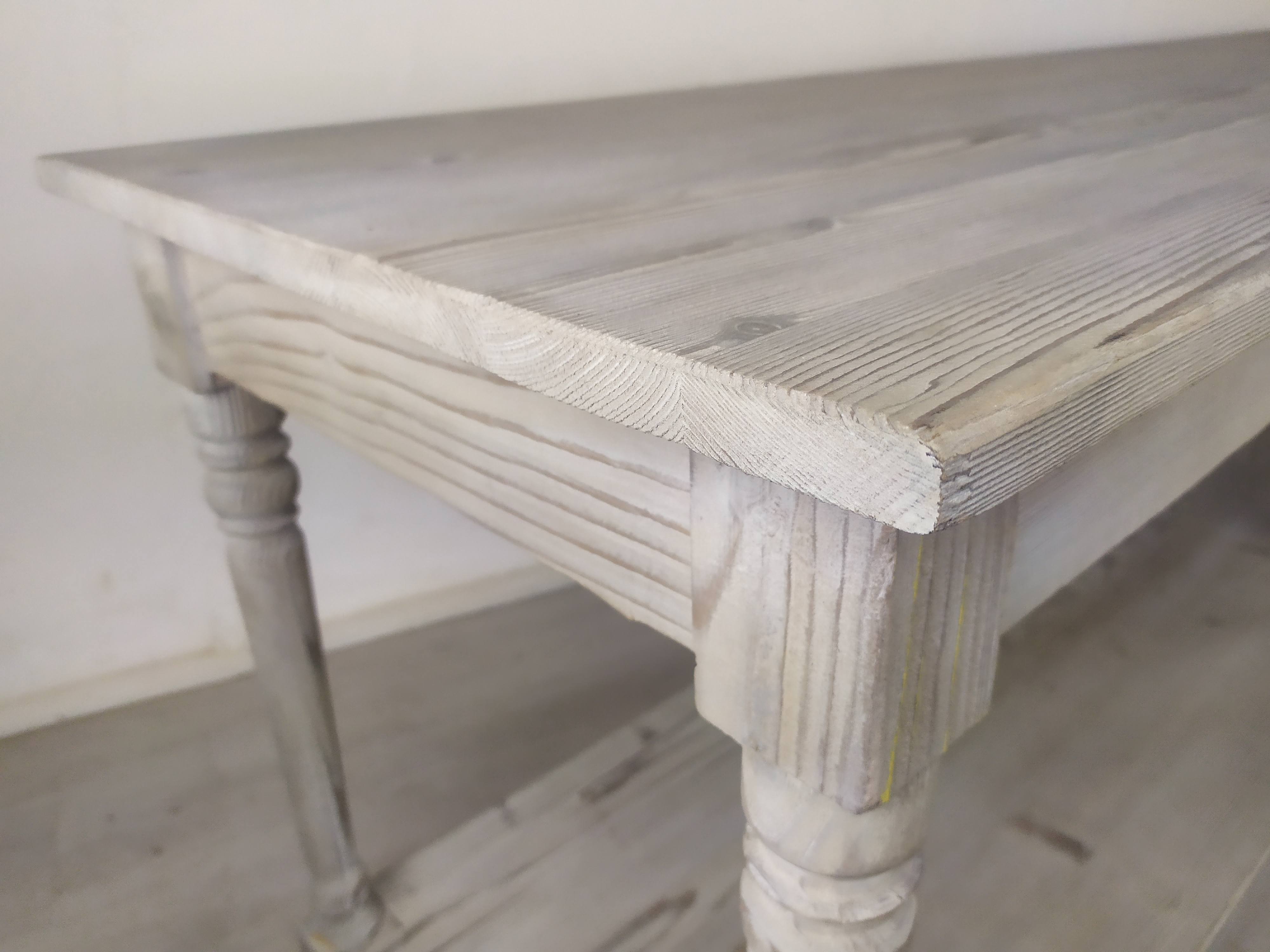 Table serving draper