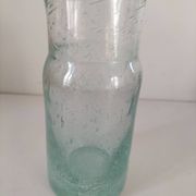 Vase vintage en verre bullé vert très pâle, souffle artisanal