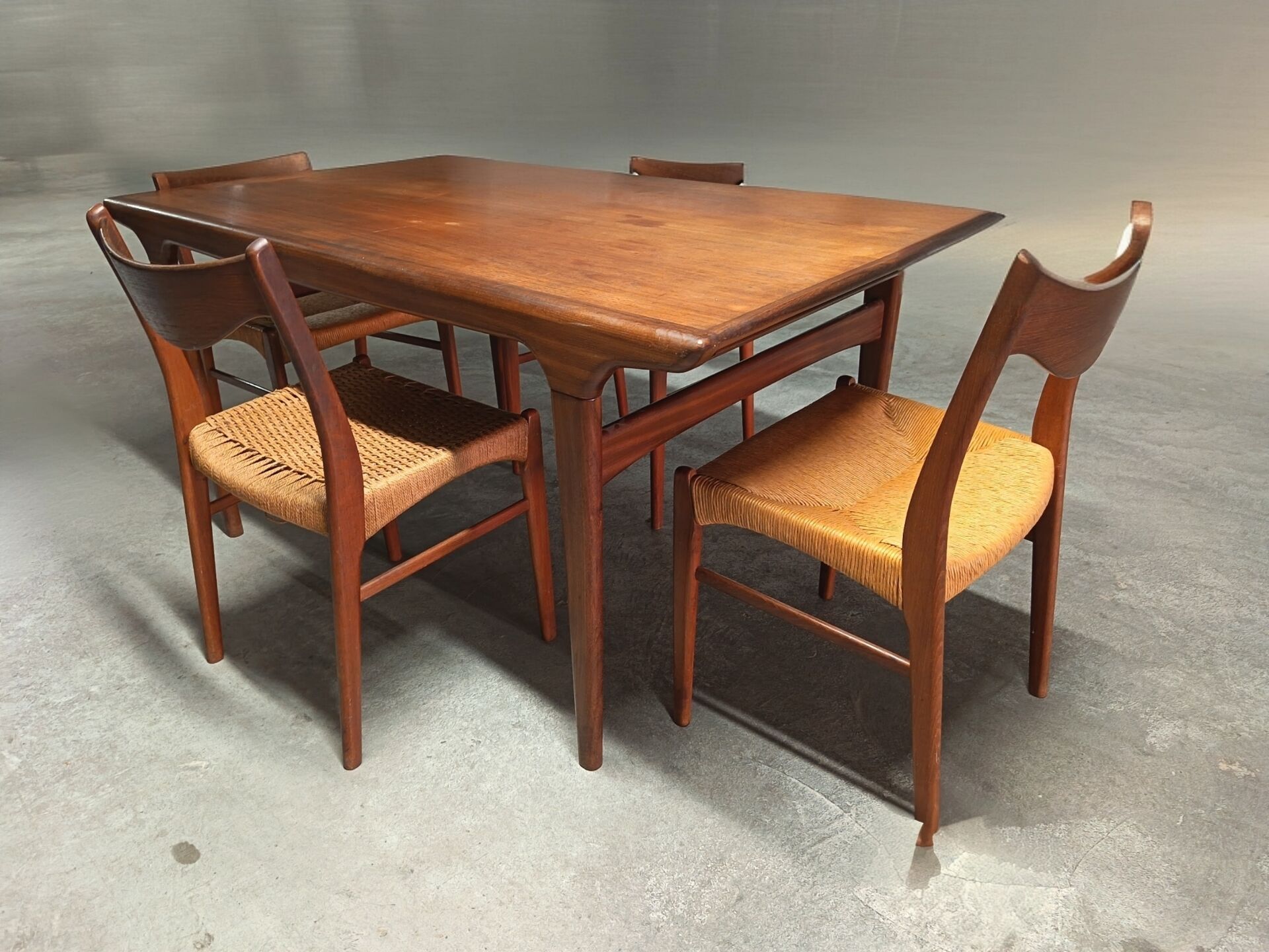 Scandinavian teak dining set – Johannes Andersen / Uldum