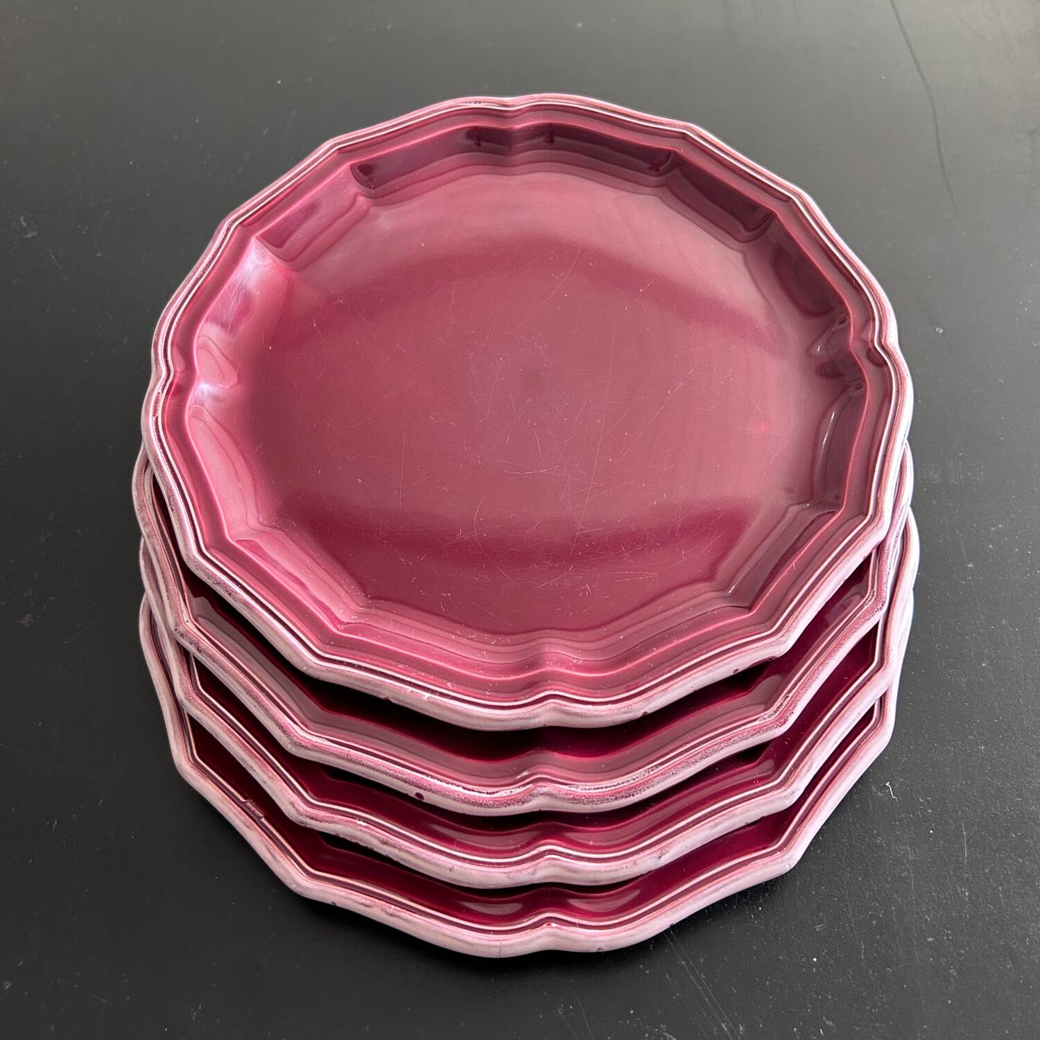 Service de 4 assiettes provençales bordeaux