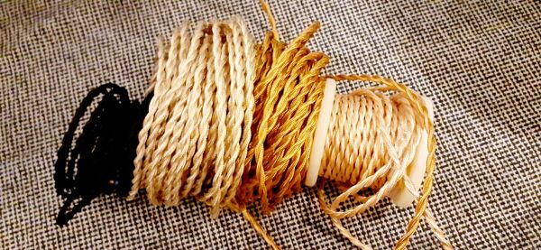 Baladeuse avec abat-jour en tissu plissé