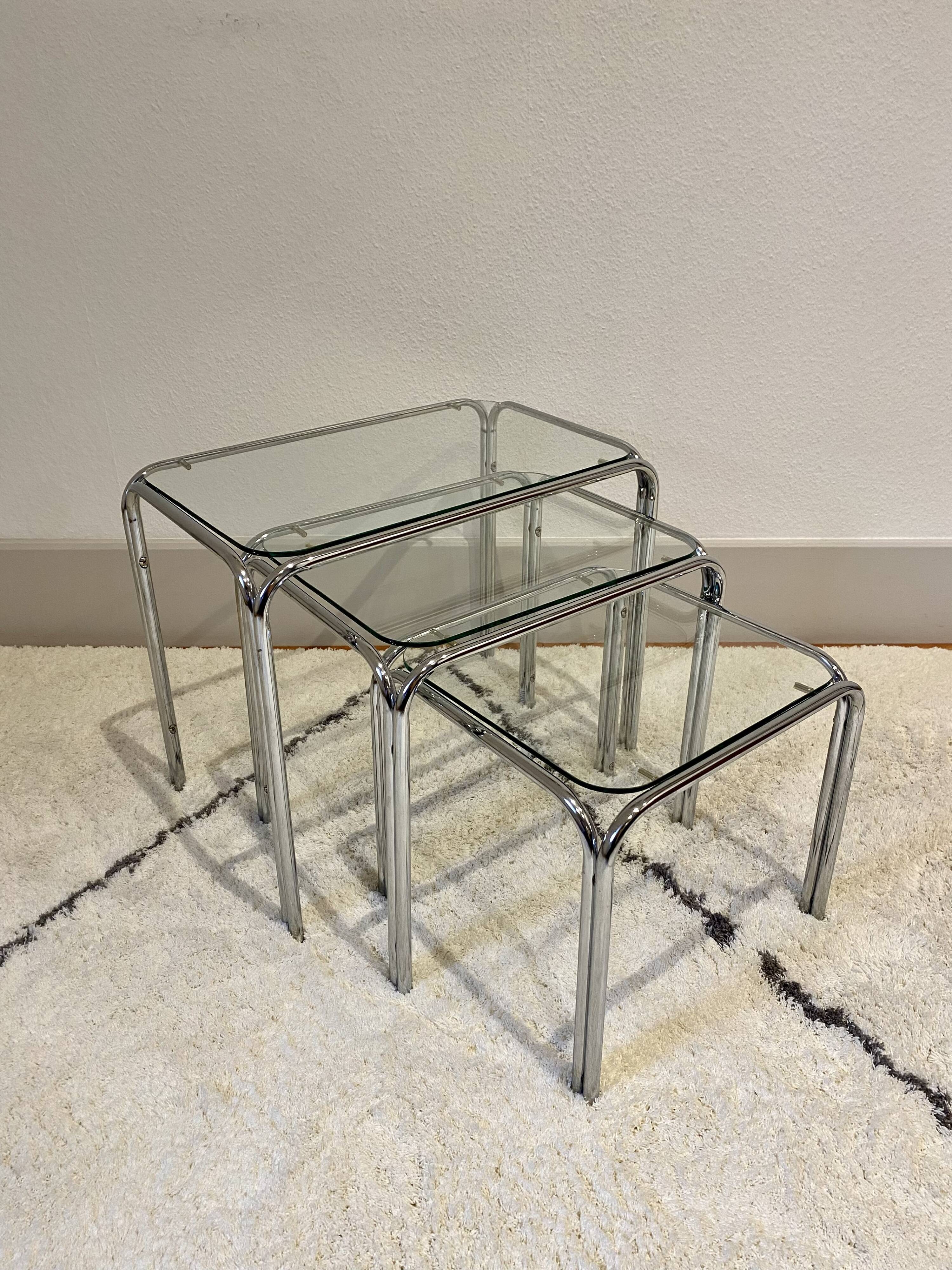 Vintage gigognes tables