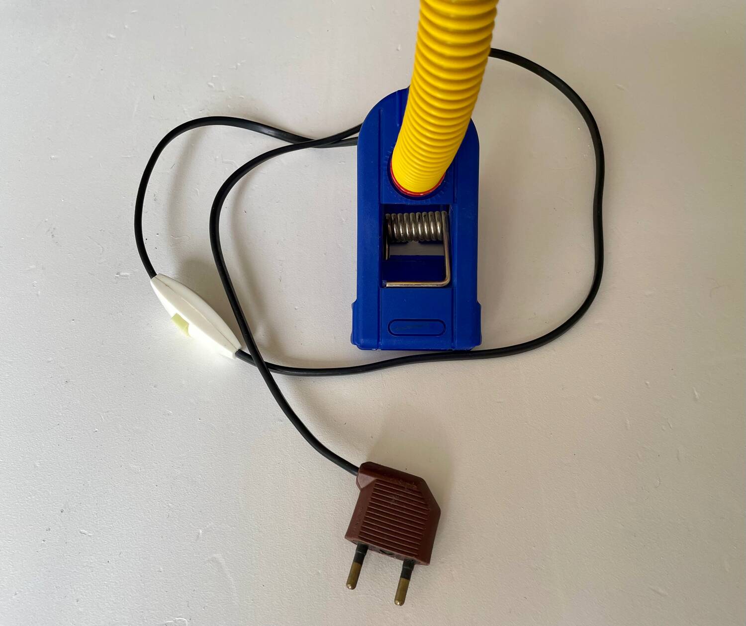 Articulated Memphis style clamp lamp