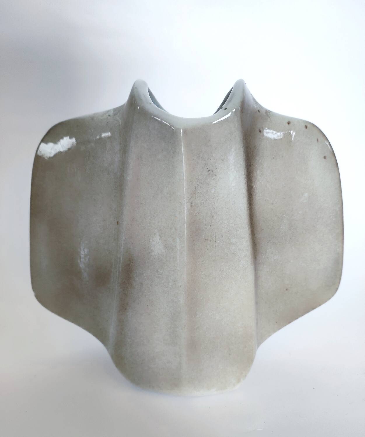 Virebent ceramic vase