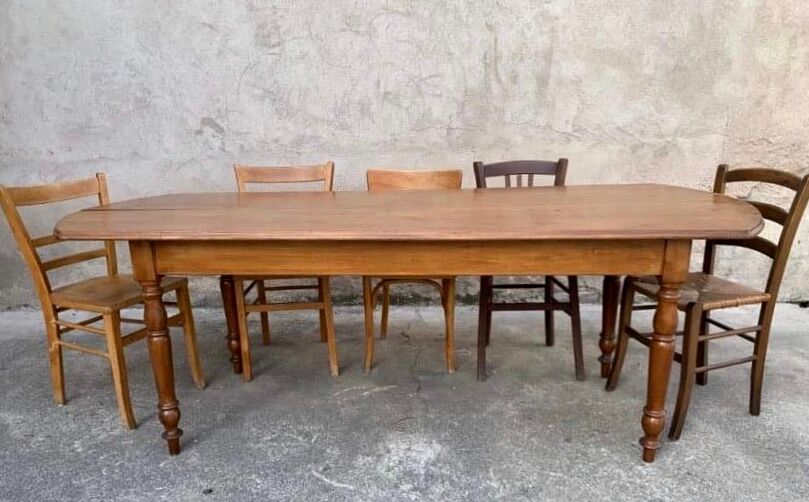 Old oval bistro table in solid wood light tint Dimensions 220 cm x 88 cm