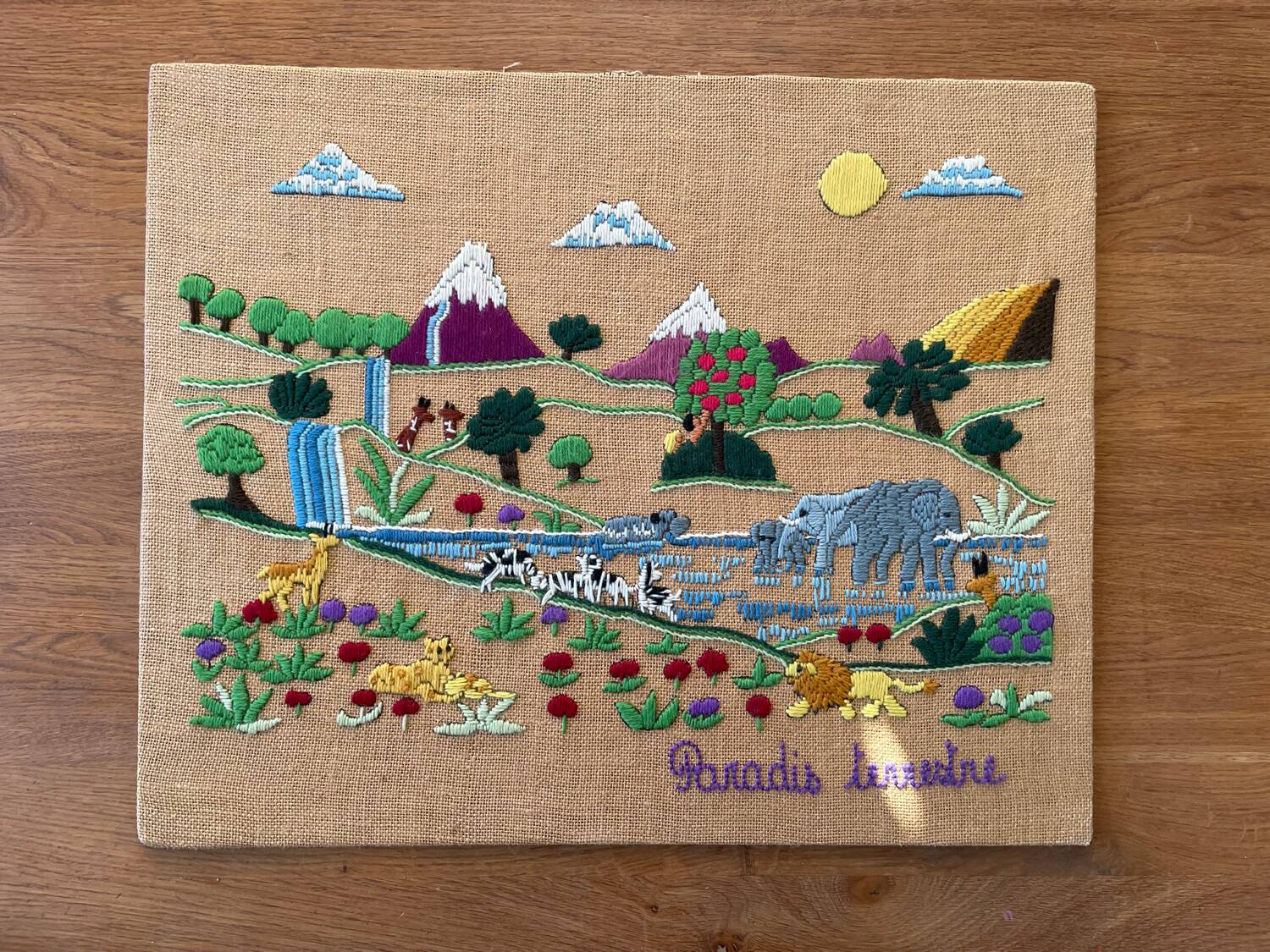 Broderie artisanale « Paradis terrestre »