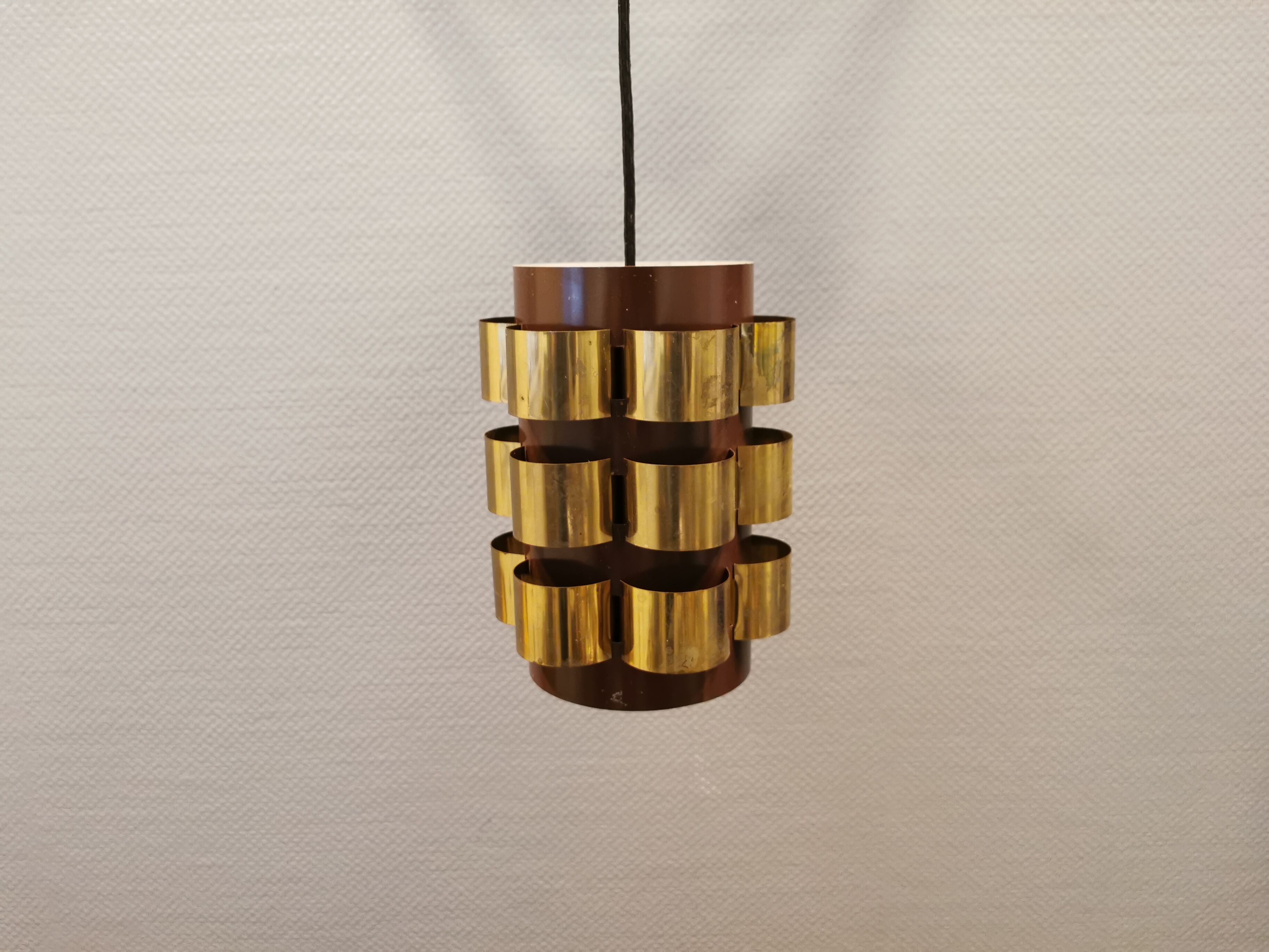 Danish hanging lamp from the 70s, in thin cut metal.