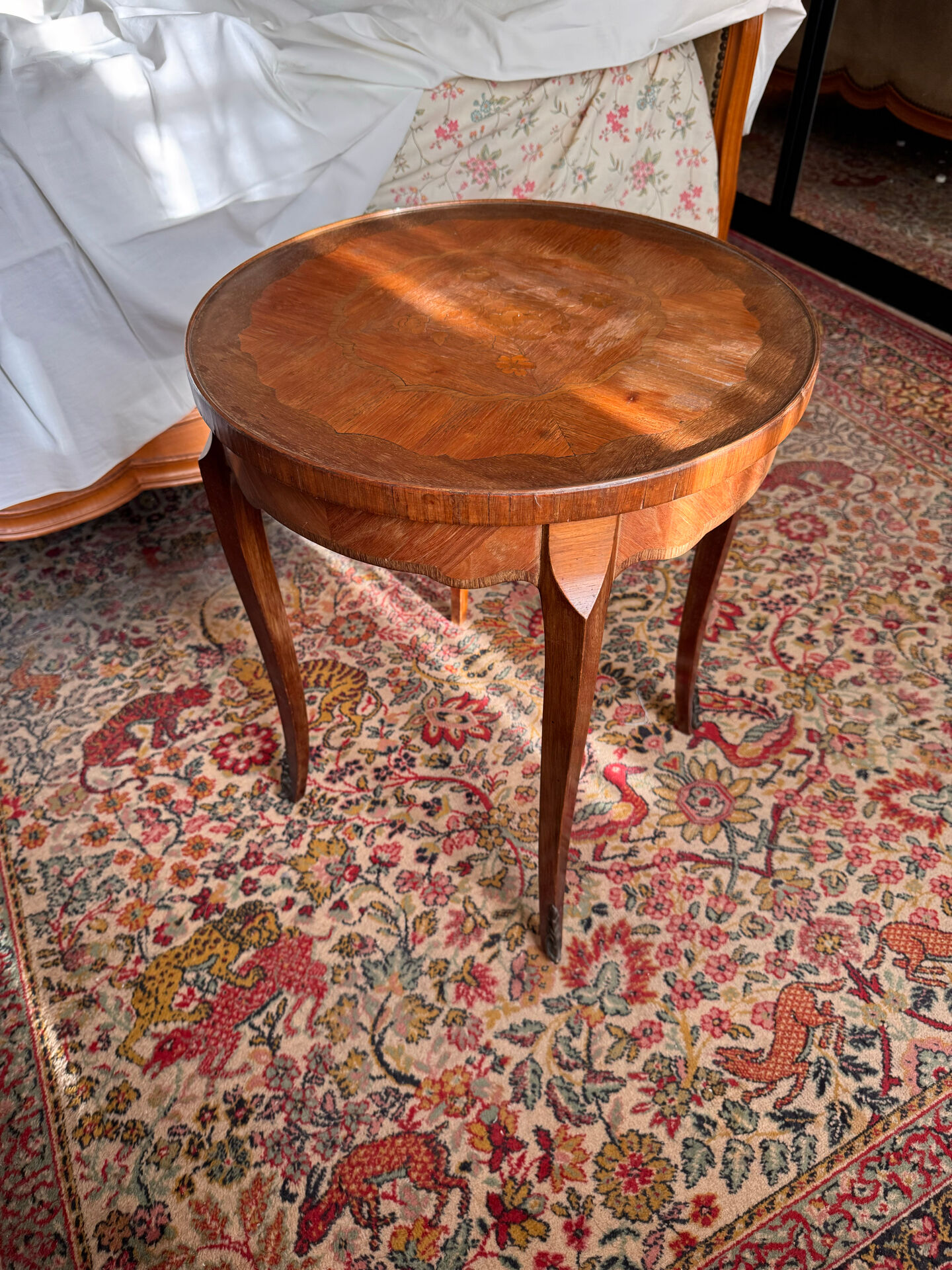 Round Louis XV style table - floral marquetry