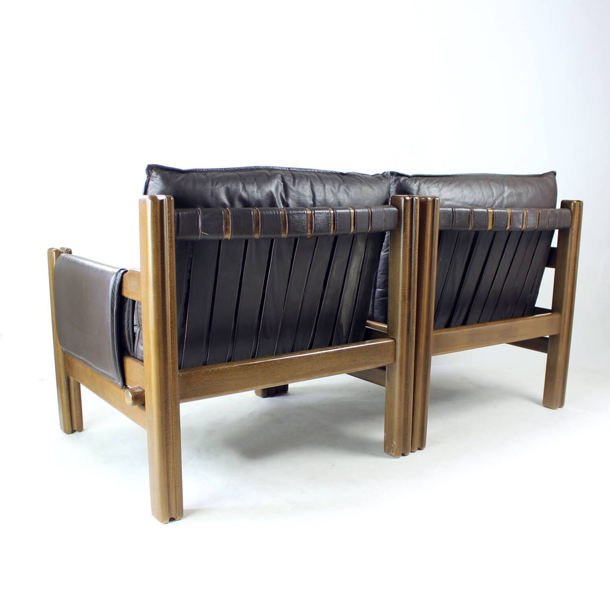 Canapé deux places en noyer et cuir par Boris Hála pour Ton, 1986