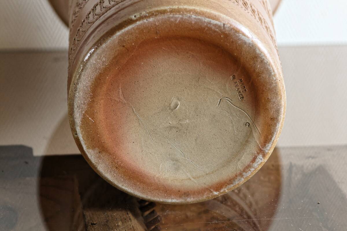 Large sandstone vase of Beauvaisis