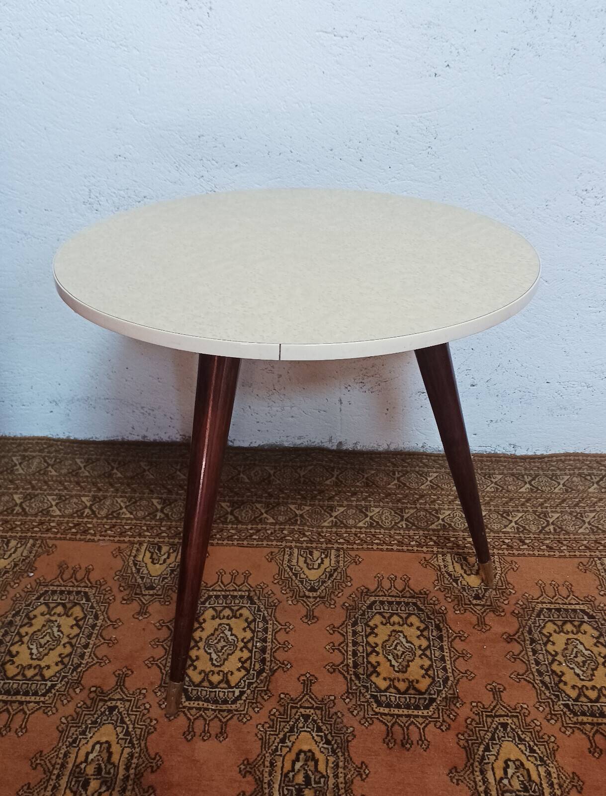 Vintage tripod side table in wood and formica.