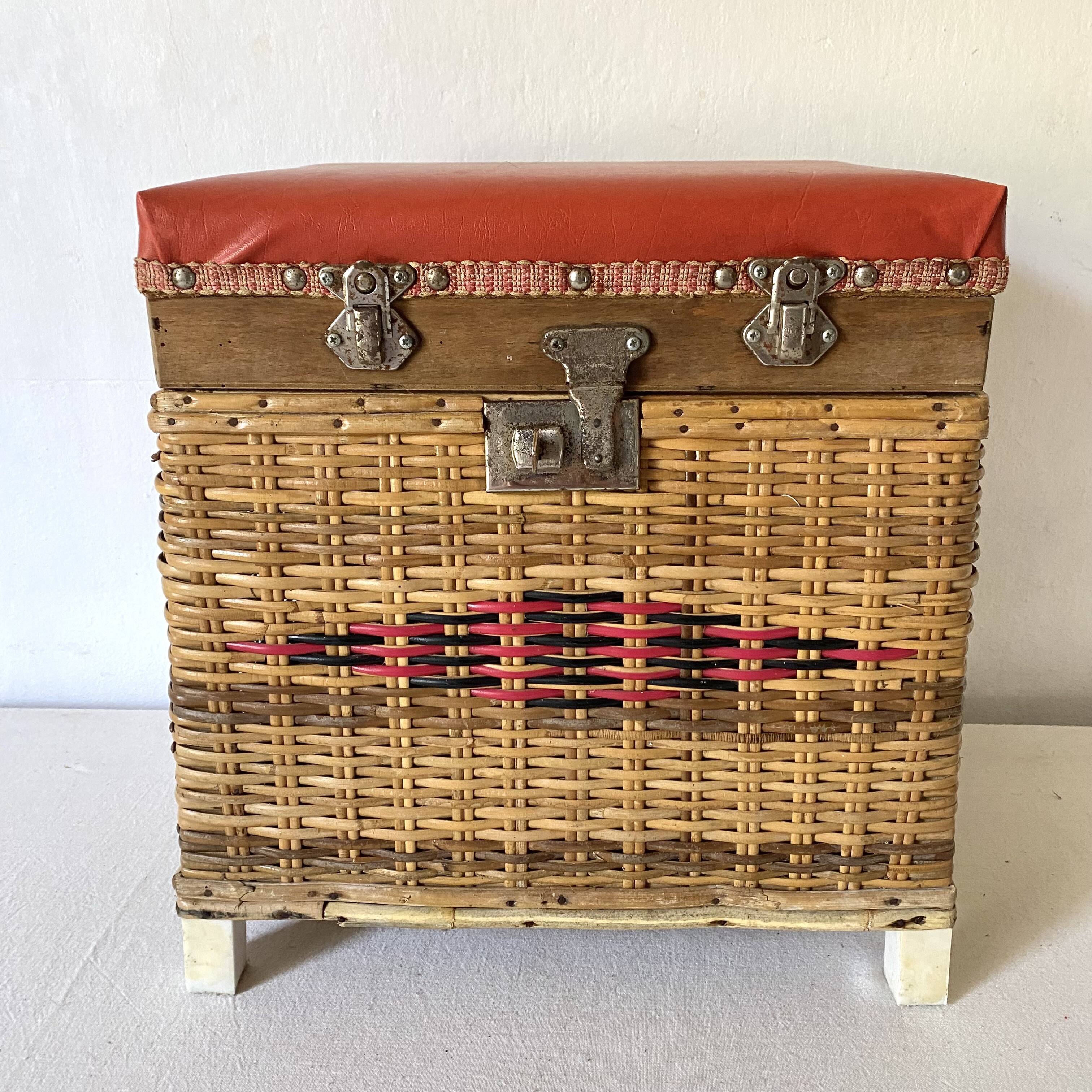 Low fishing box stool in rattan and skai
