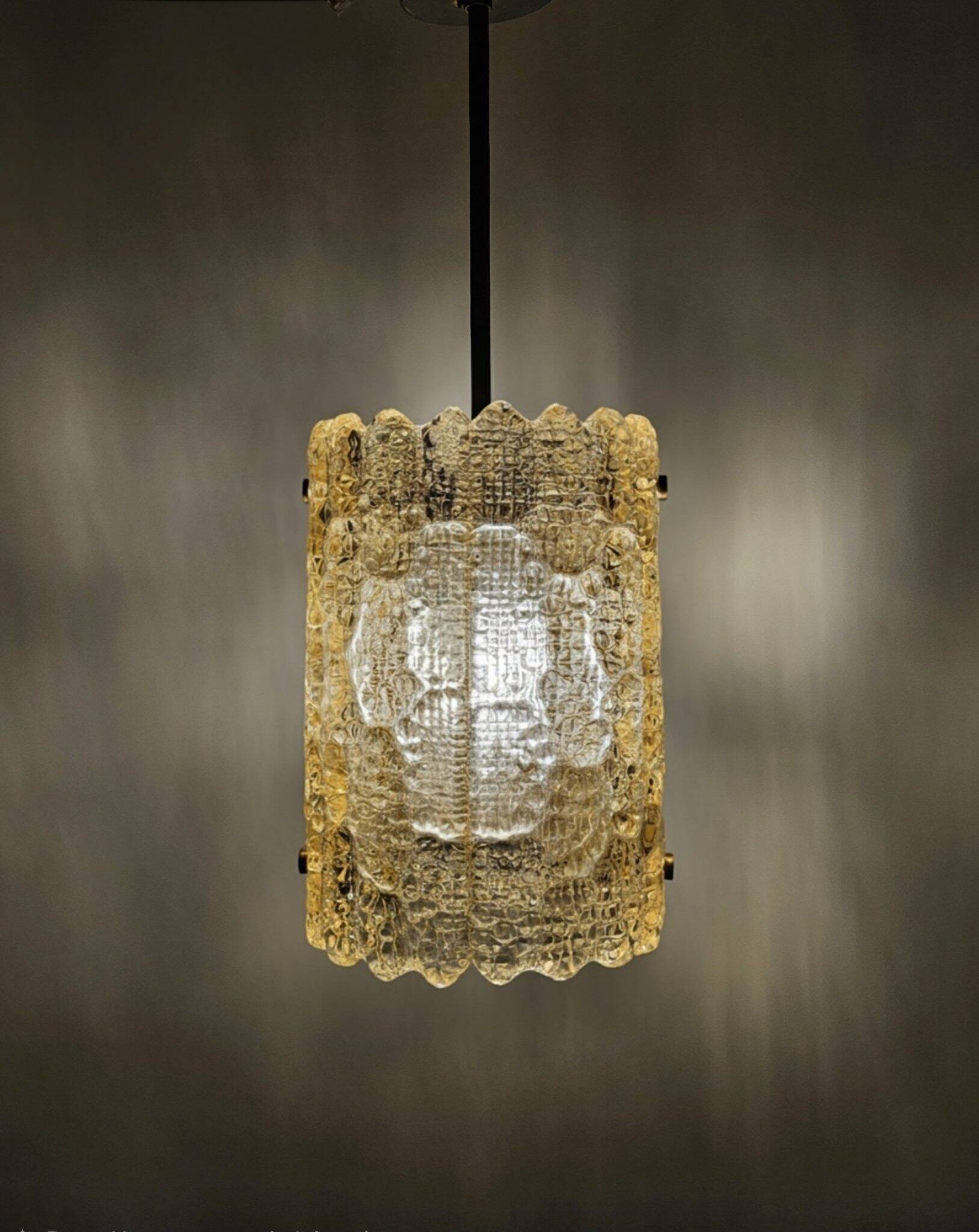 Lampe pendentive en verre doré Orrefors des années 1970