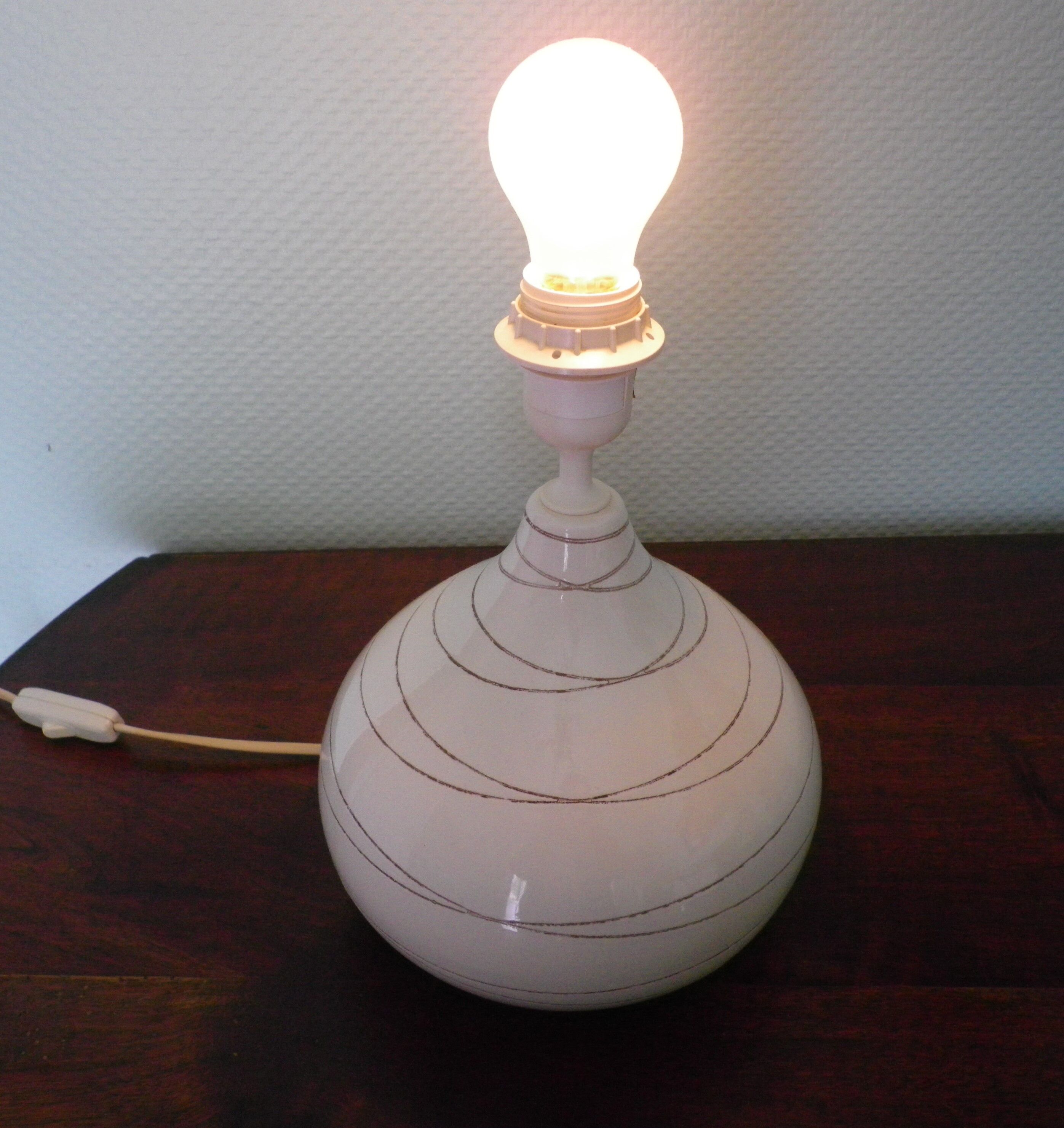 Enamelled ceramic lamp foot