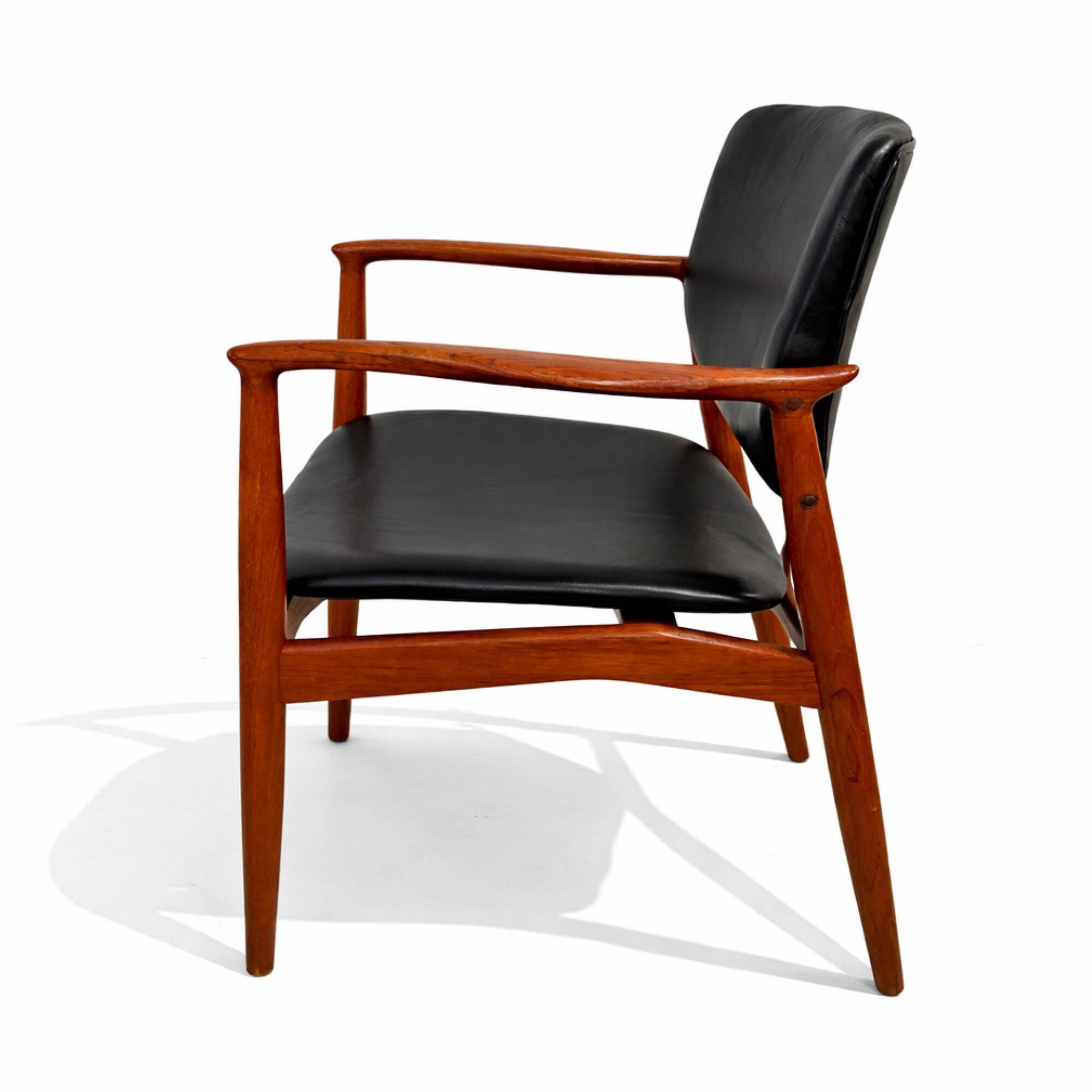 Captain chair by Erik Buch