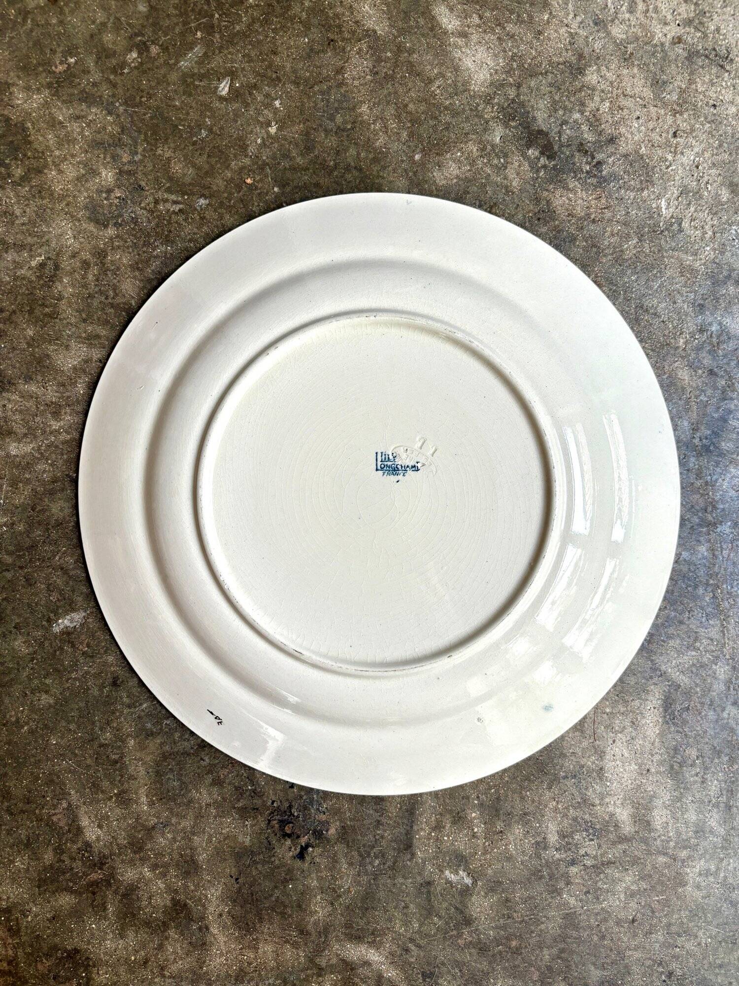 Longchamp round dish in iron earth, "Lily" service