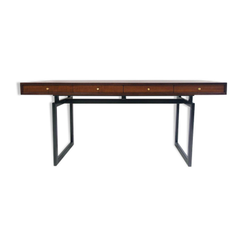 Bureau en bois avec tiroirs et pieds laqués noirs