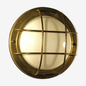 Brass "porthole" wall lamp