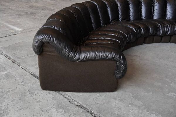 Canapé serpent De Sede DS600 en cuir noir par Ueli Berger, Suisse, années 1970.