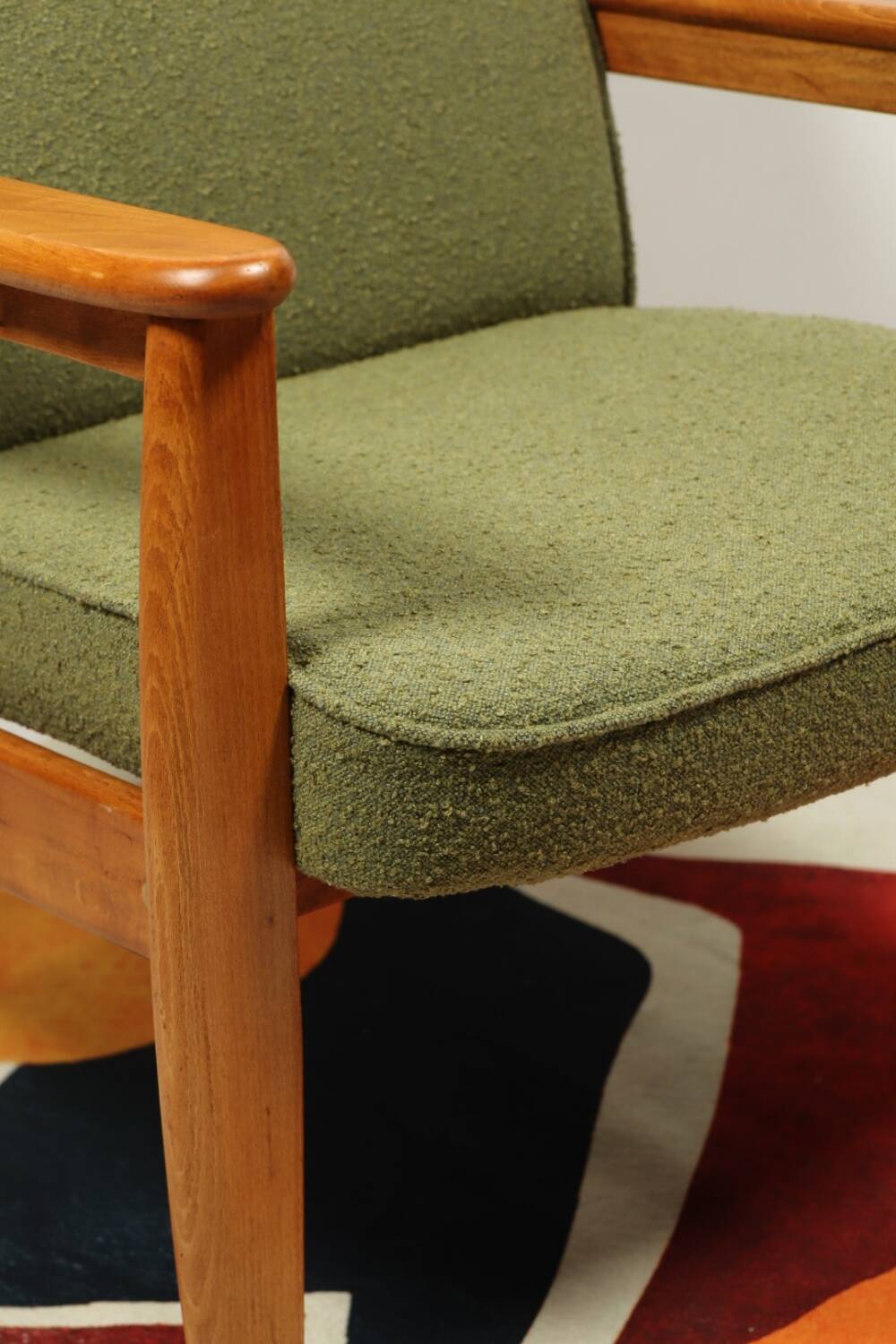 Fauteuil vintage vert boucle 1960 Scandinavian design