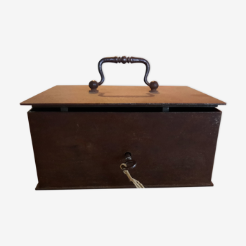 Metal chest box