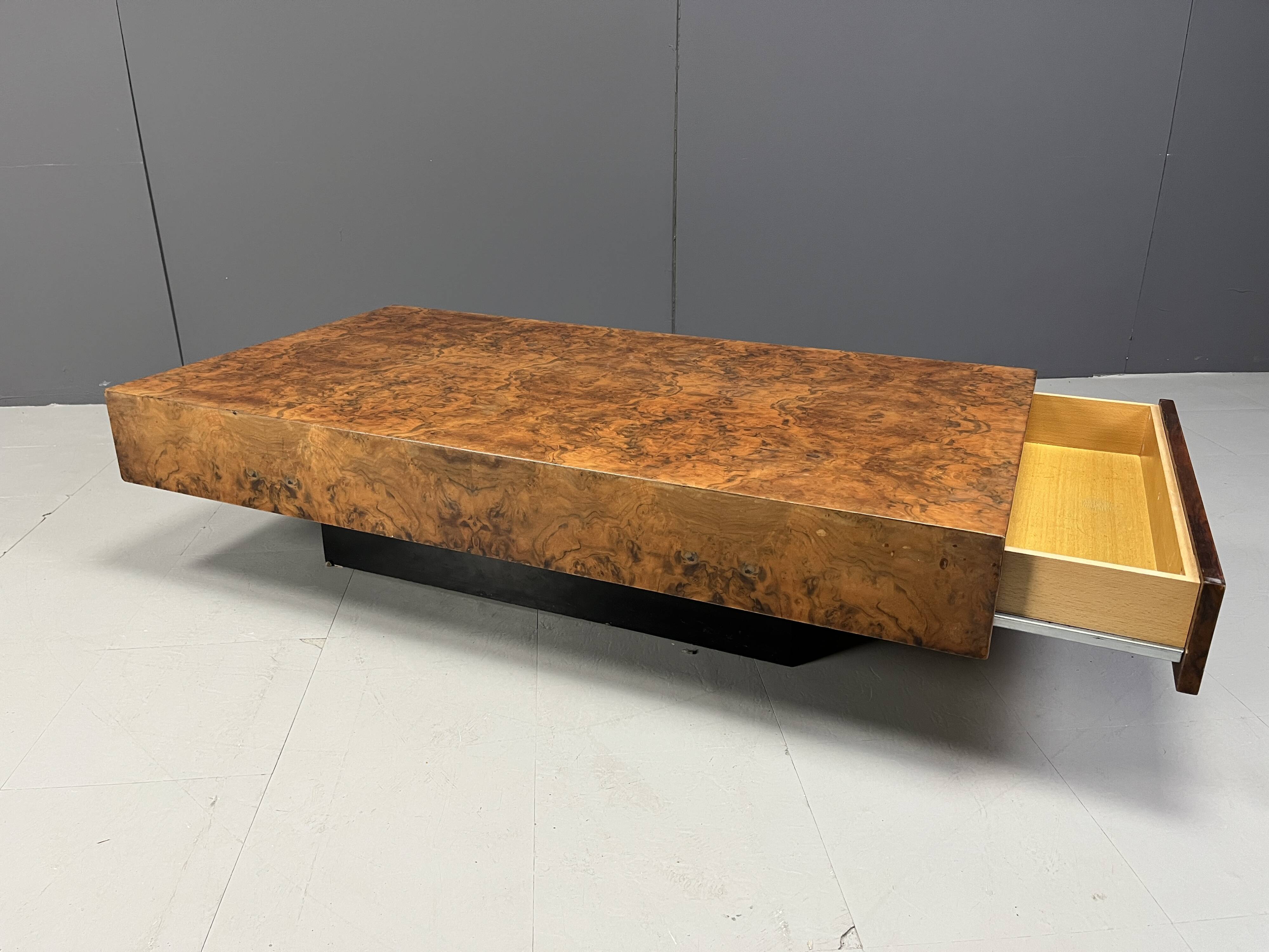 Table basse vintage en bois de loupe, 1970