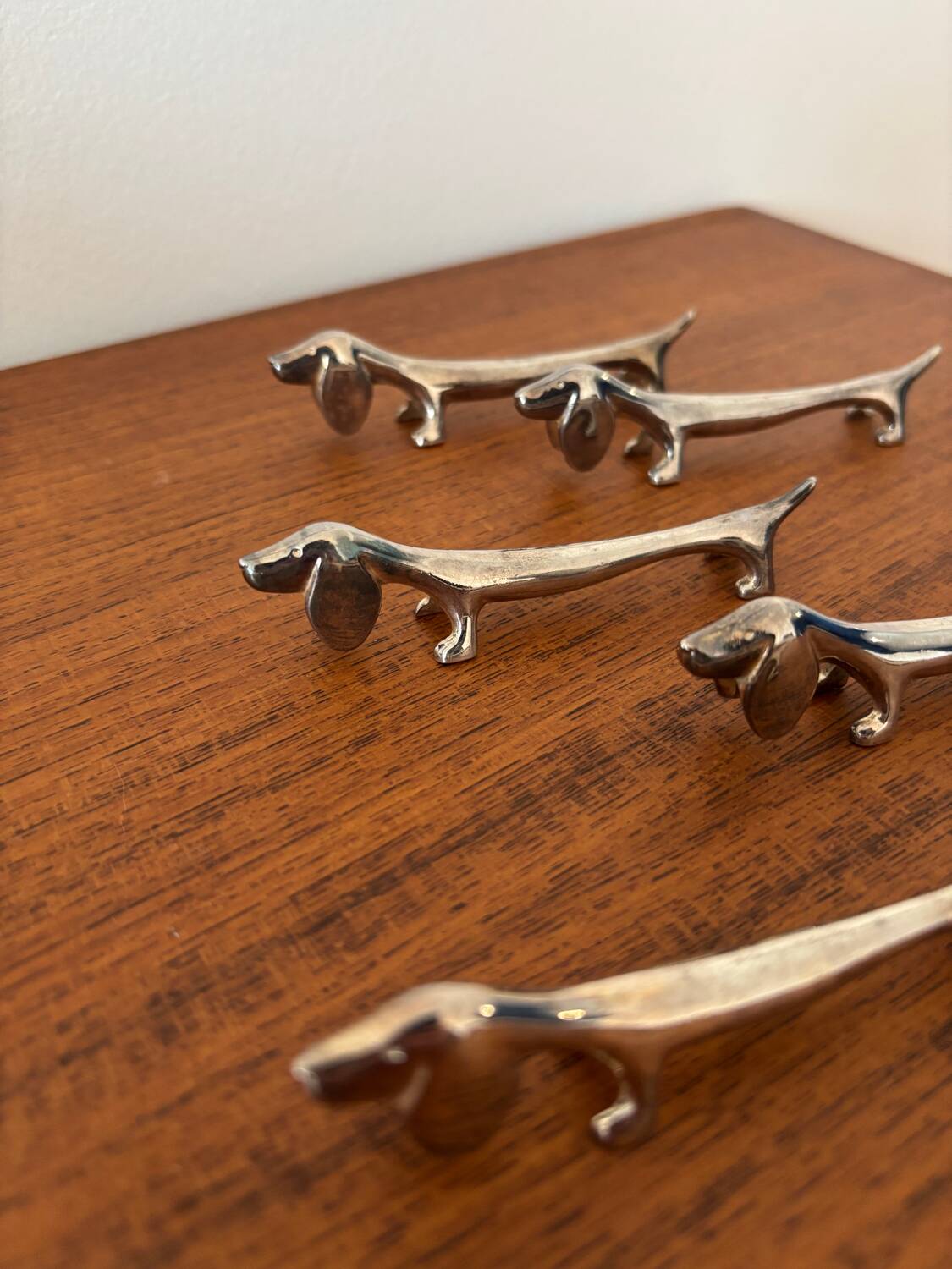 Set of 5 vintage dachshund knife rests – Metal dog knife rests