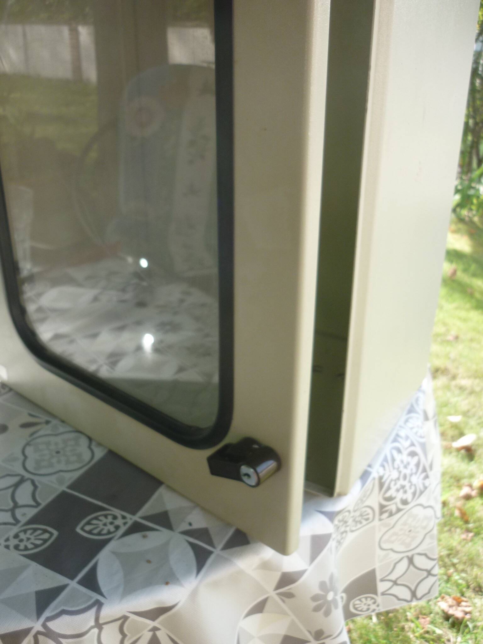 Sarel wall-mounted cabinet