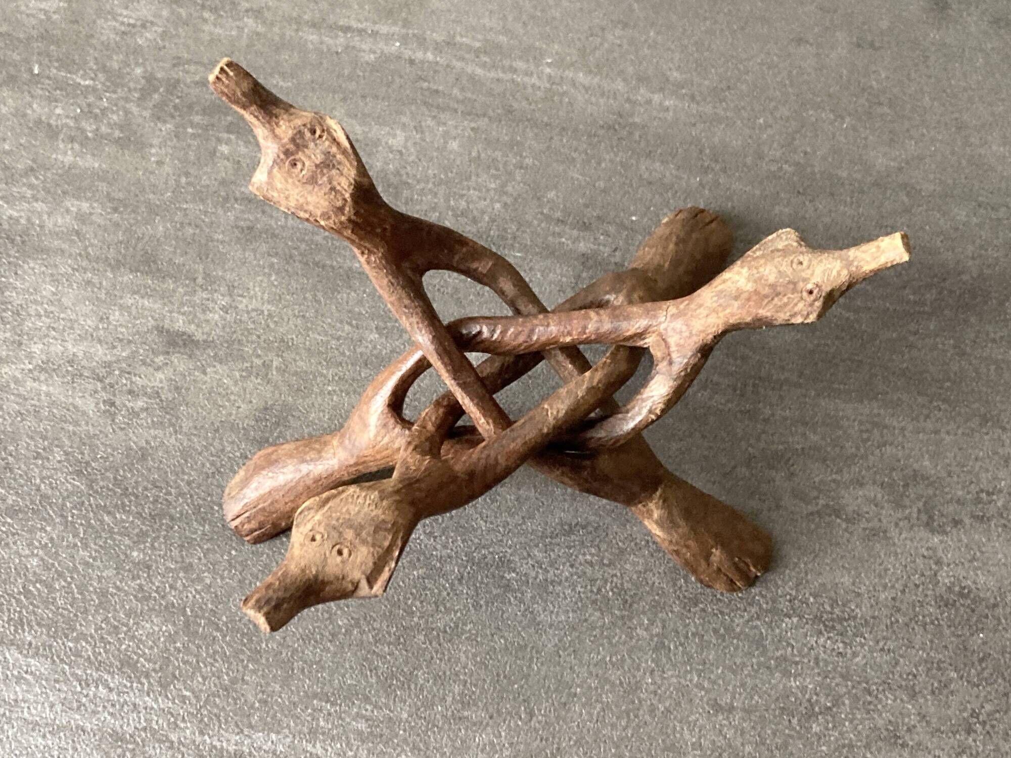 Corail blanc grand modèle 1960 sur bois sculpté
