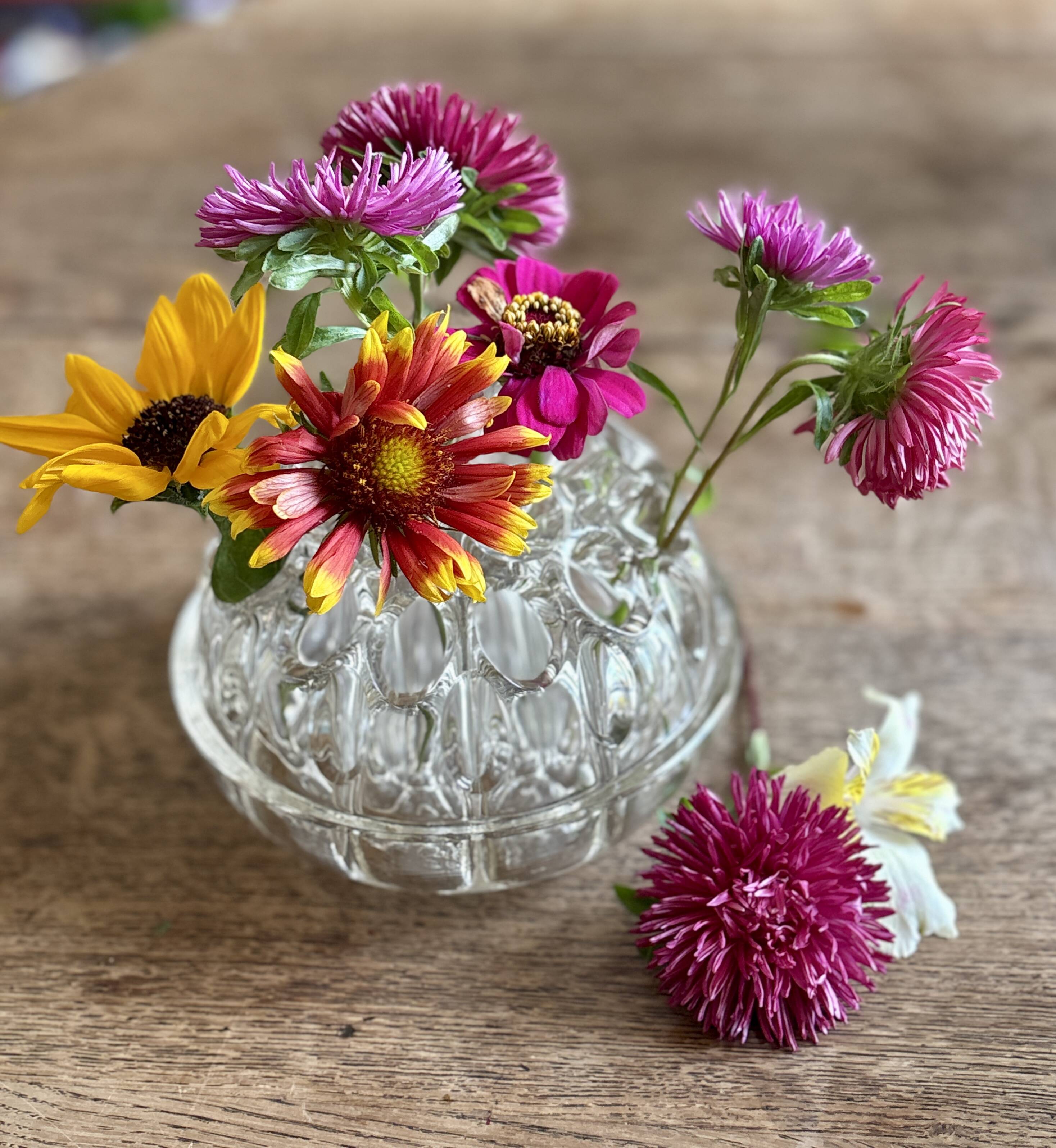 XXL antique glass flower vase