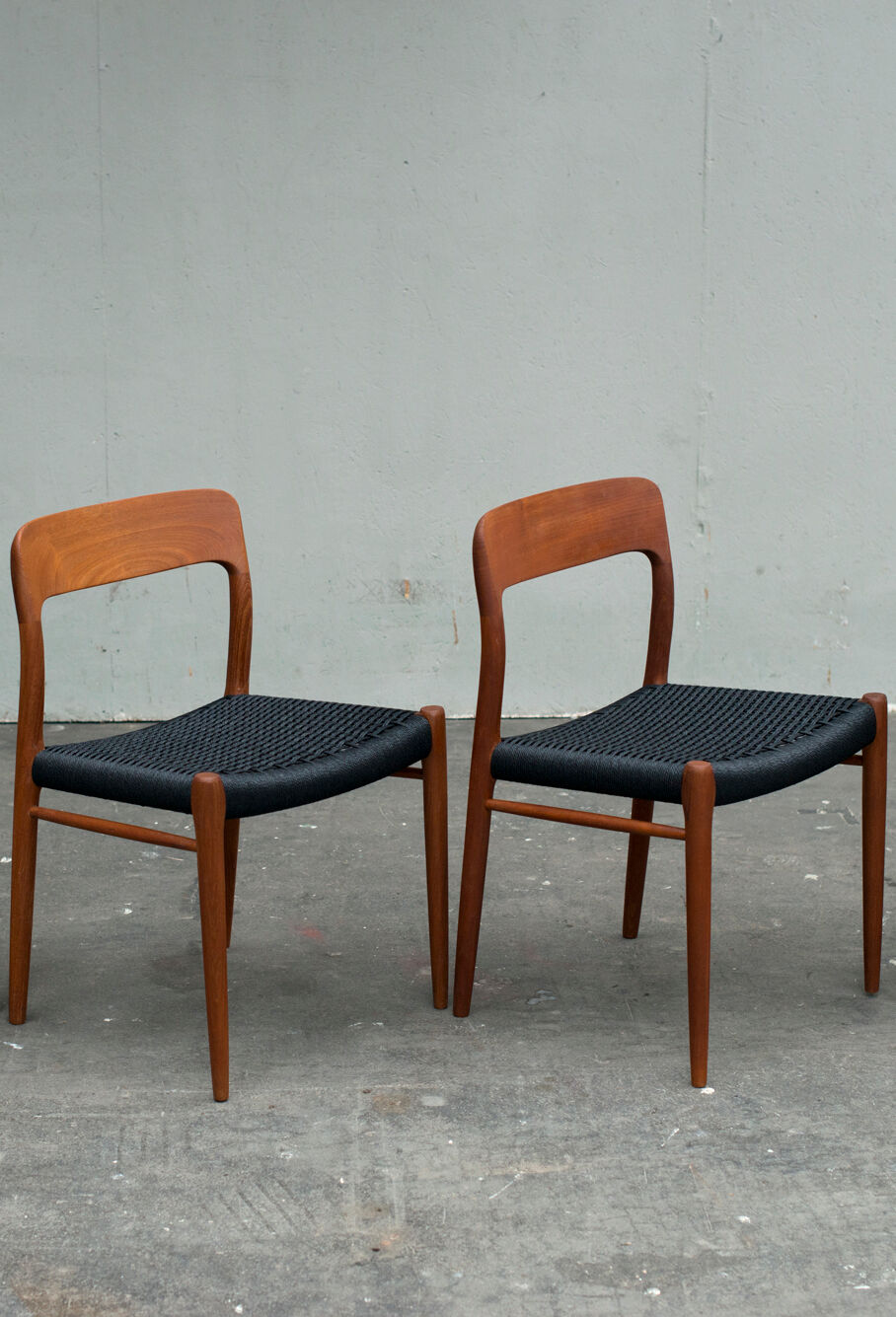 Moller chairs 75 in black rope