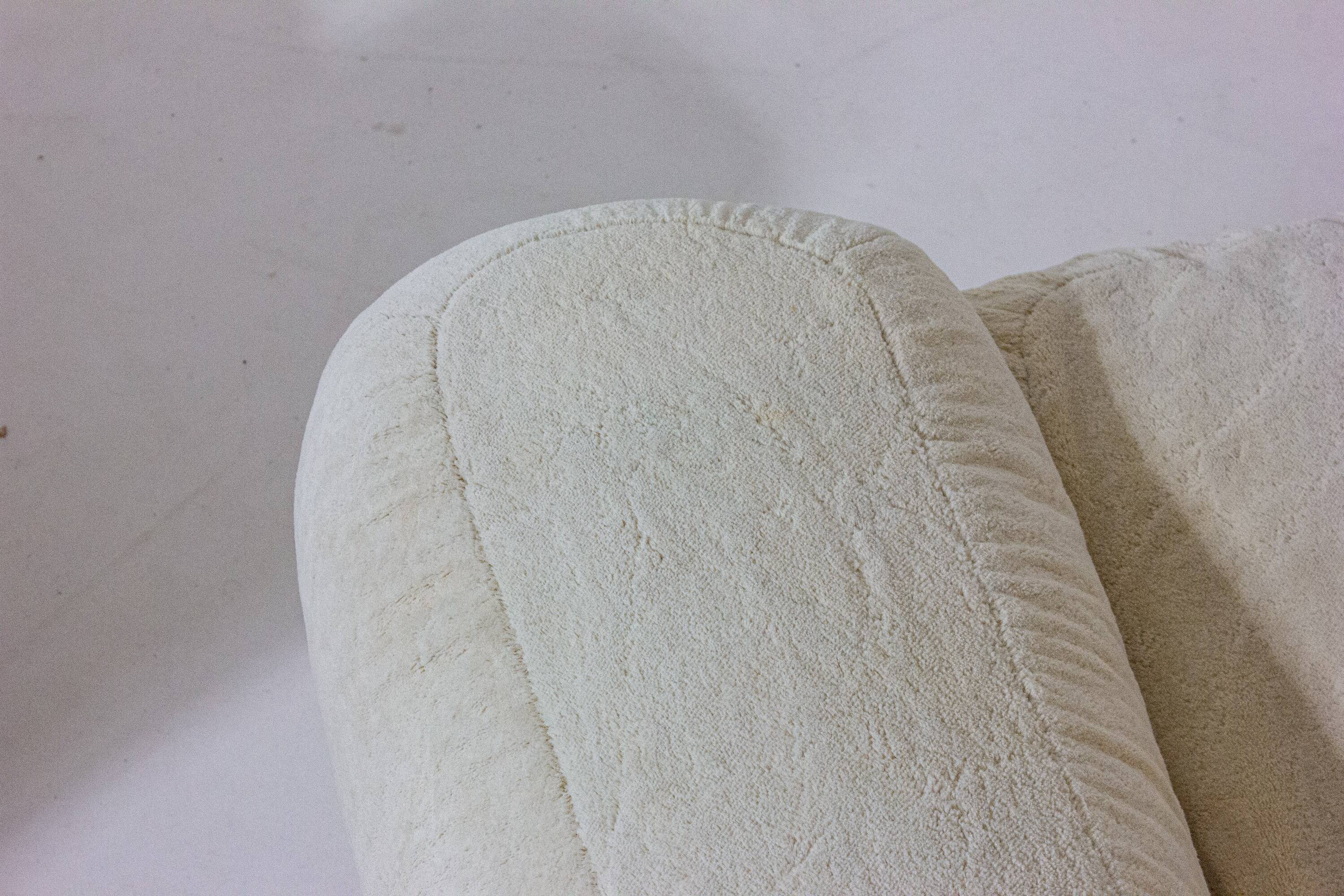 Elegant Italian lounge chairs in cream coloured fabric, 1970s