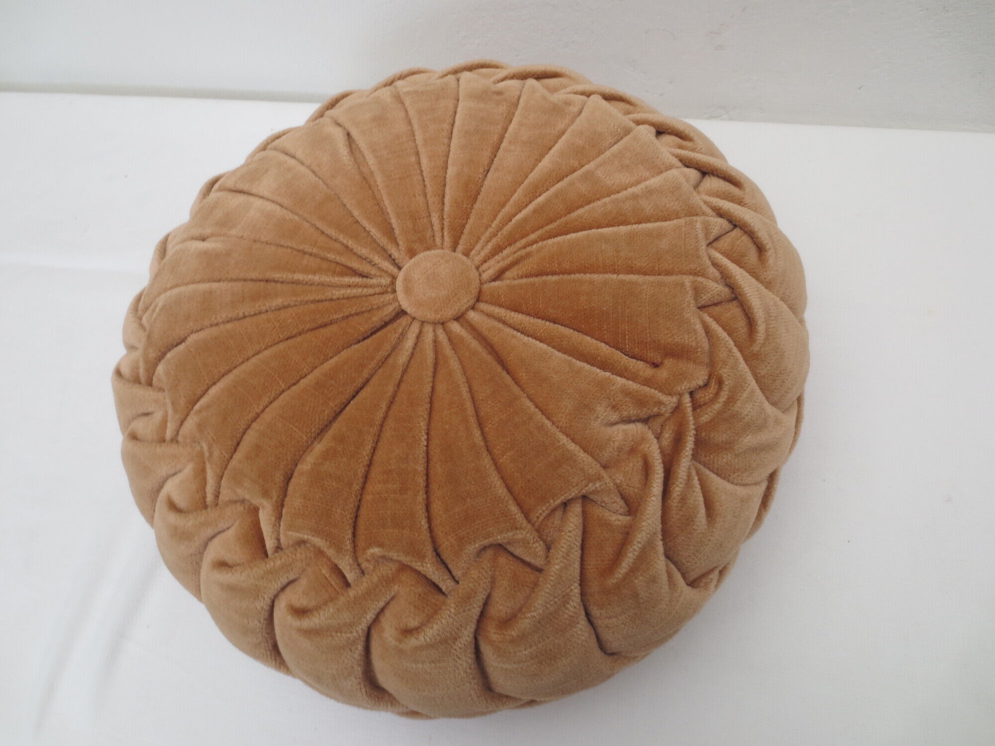 Vintage round cushion in velvet grège / chamois of 36cm in diameter