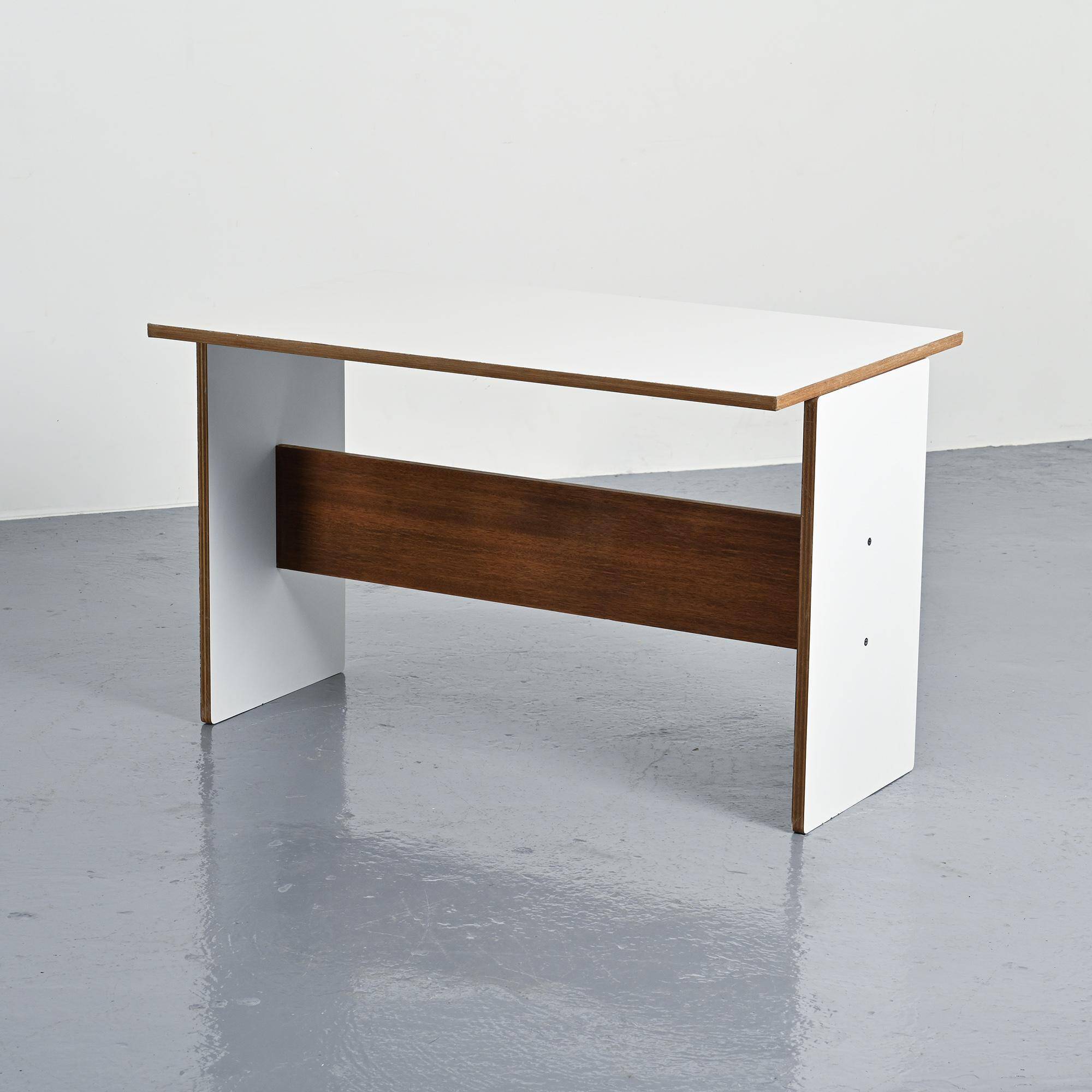Modular table by Pierre Guariche for La Plagne, circa 1968.