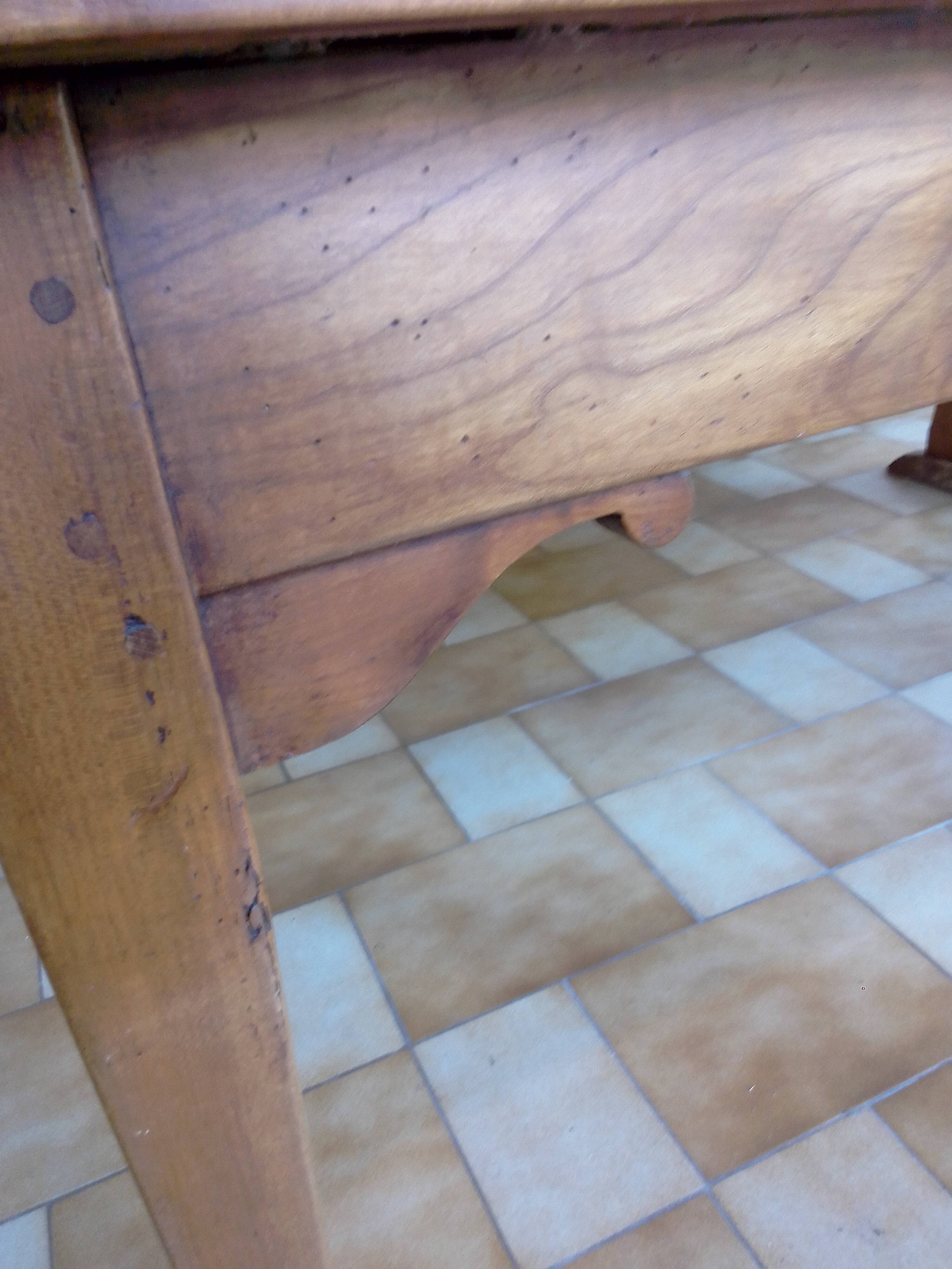 Large rustic table of 3.80m with its 2 benches.