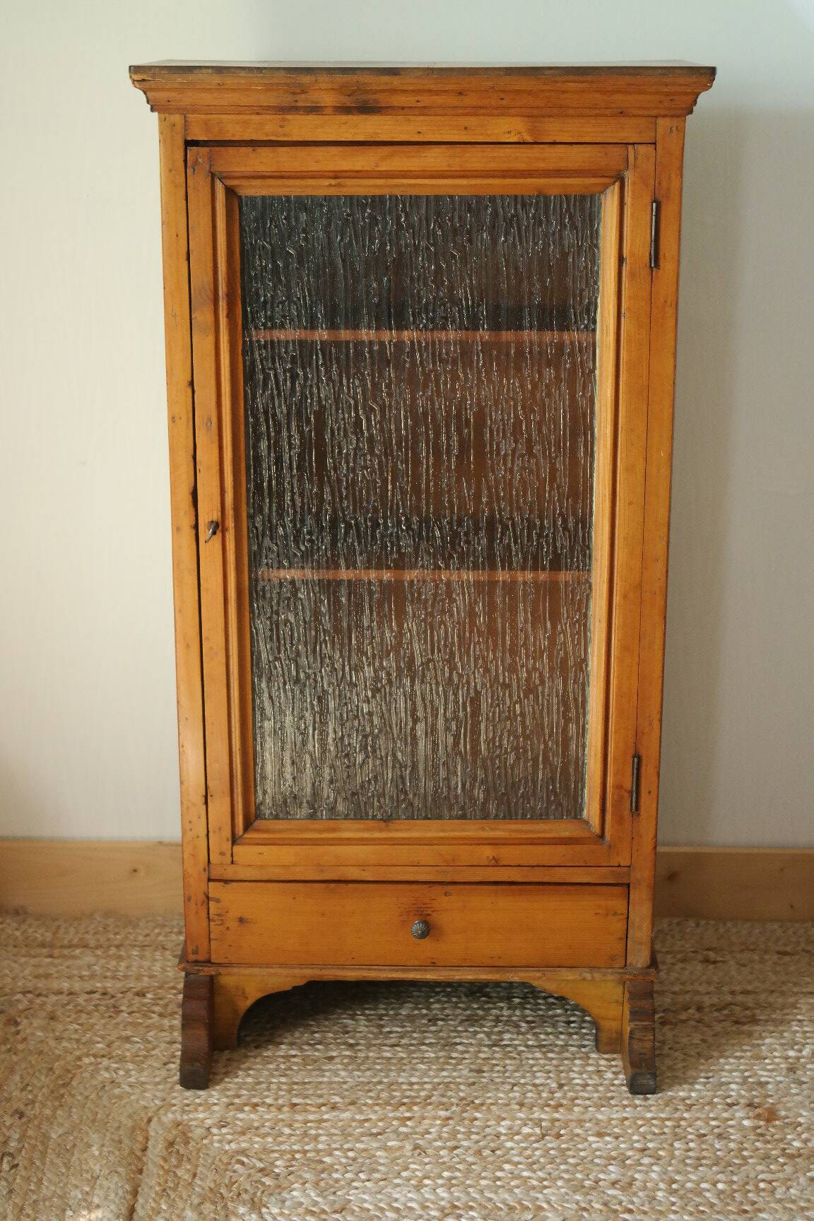 Low country window from the early 20th century