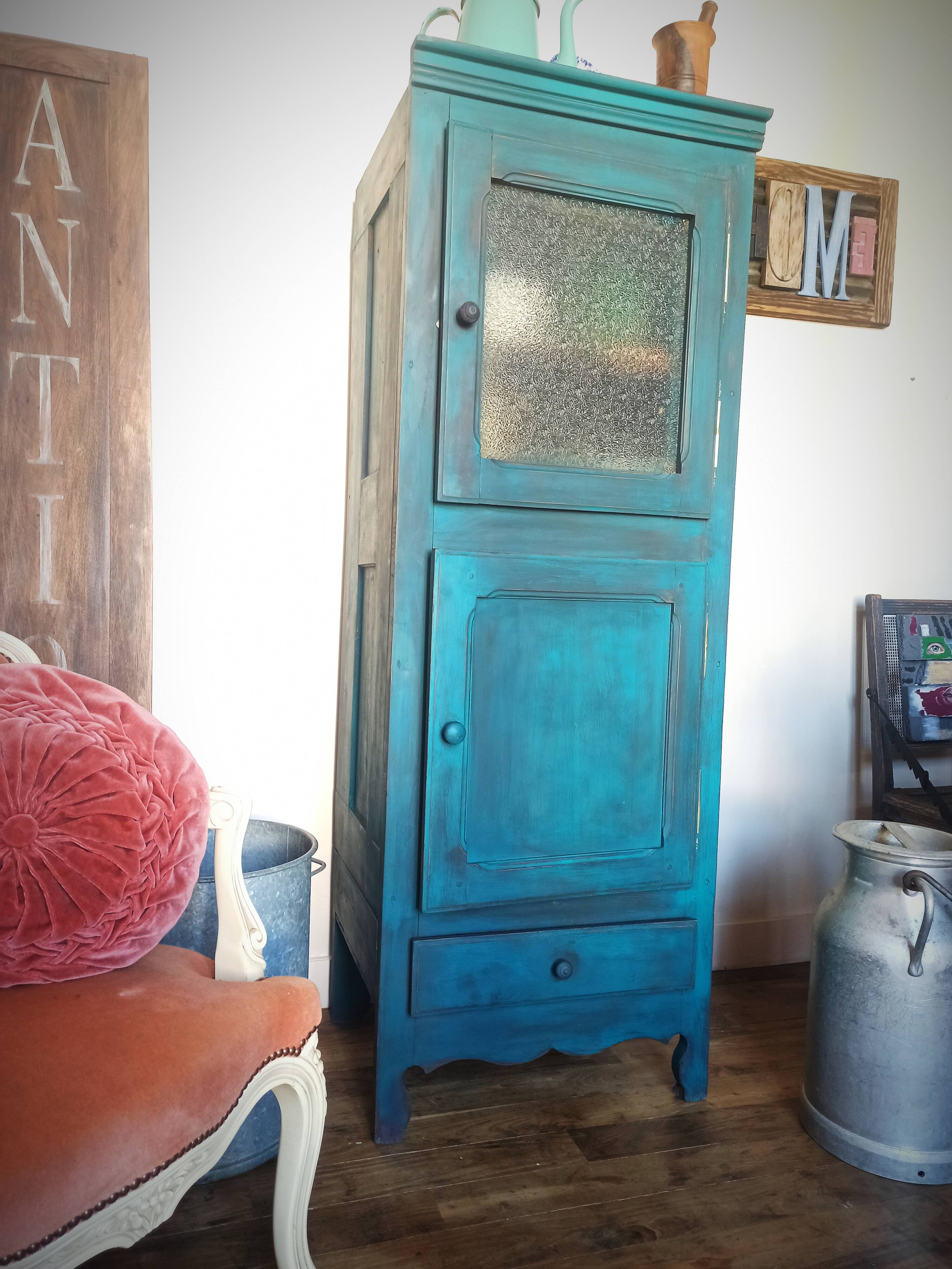 Dresser/Wardrobe/Hat cabinet/Pantry/Standing man