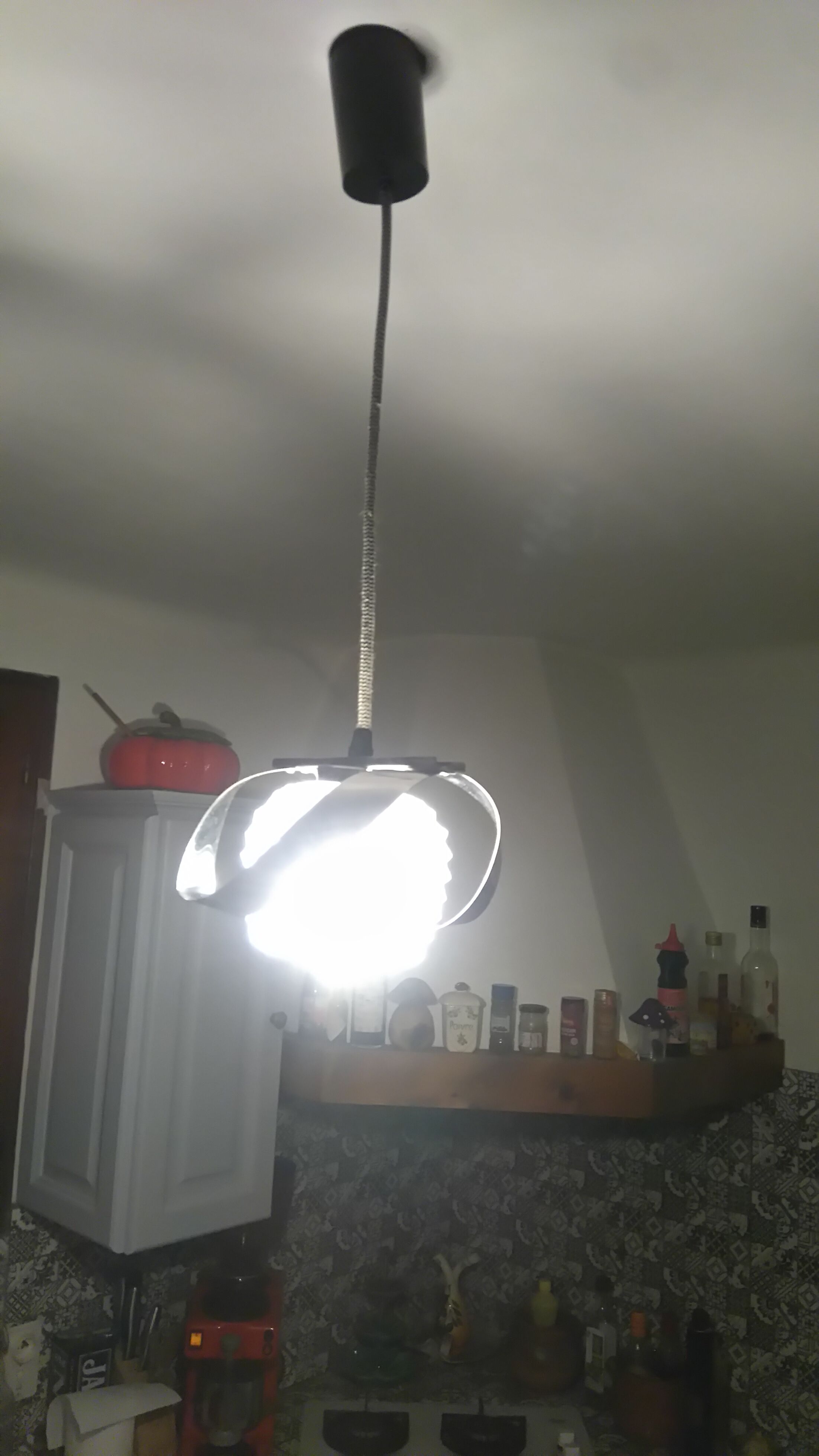 Hanging space age Sinus