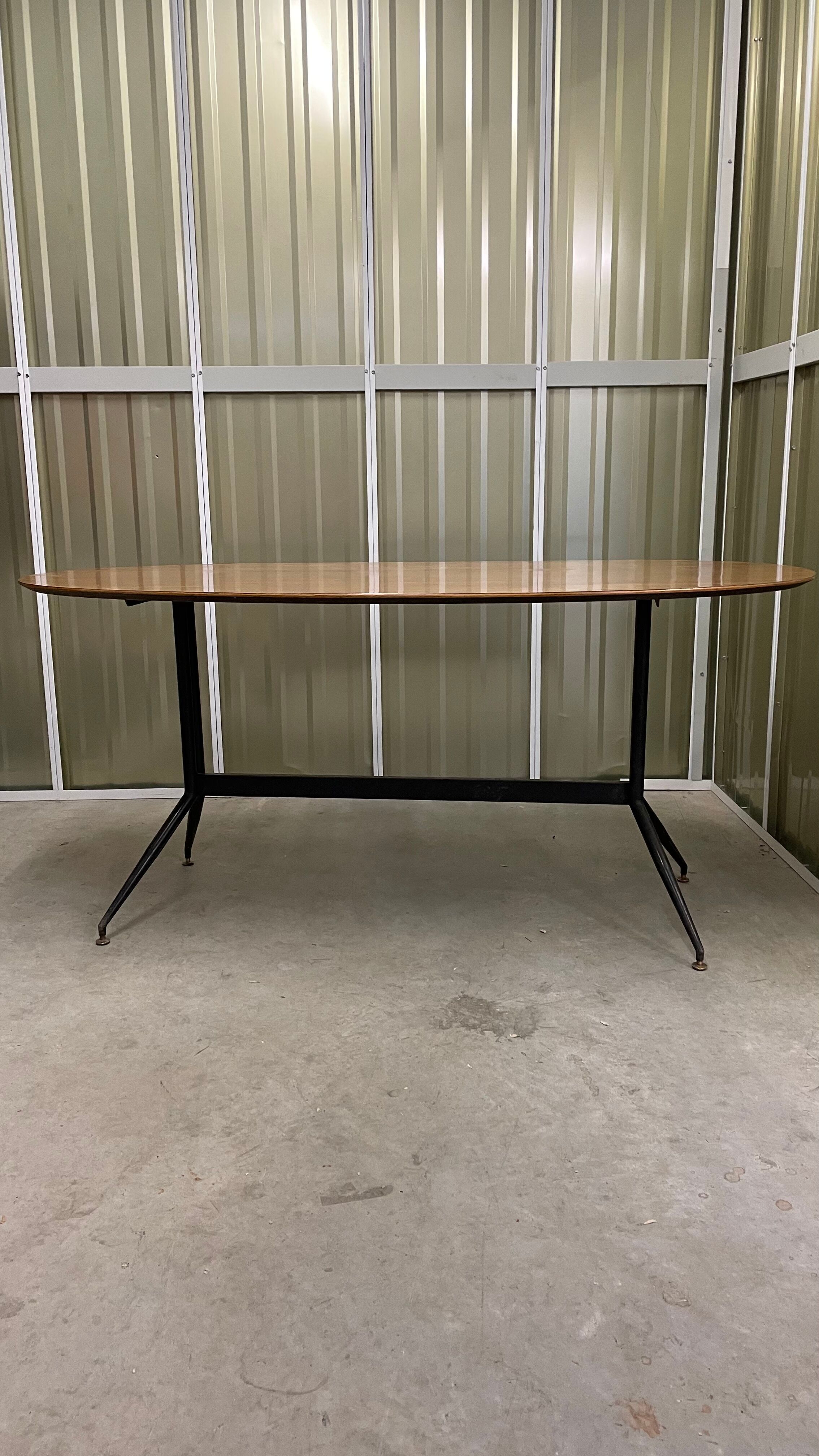 Italian oval dining table from the 60s