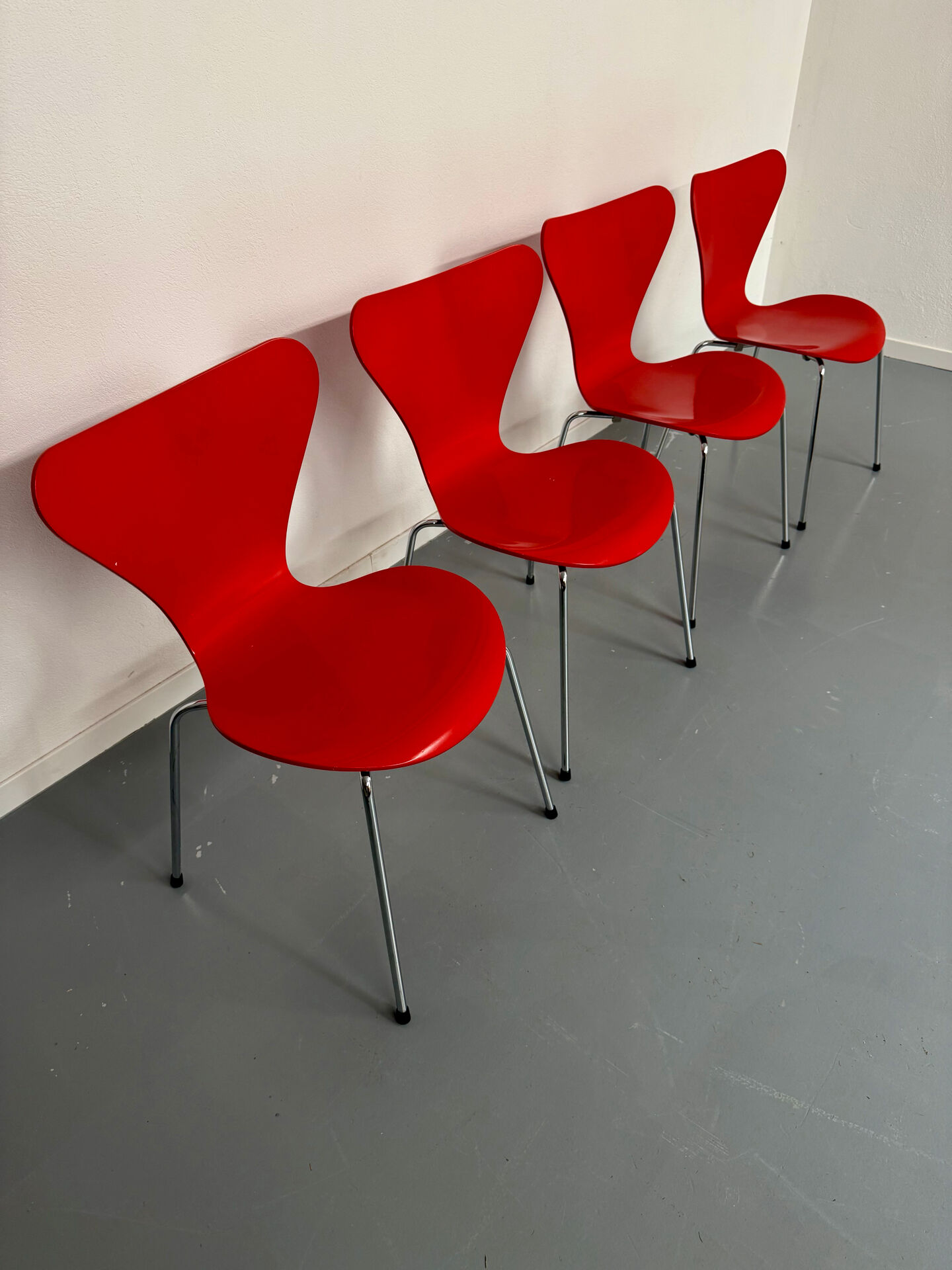 Lot of 4 chairs Series 7 model 3107 design Arne Jacobsen /Fritz Hansen