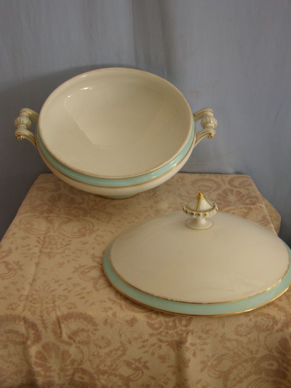 Former porcelain crockery service of Limoges "Ets Bourgeois Paris", 65 pieces