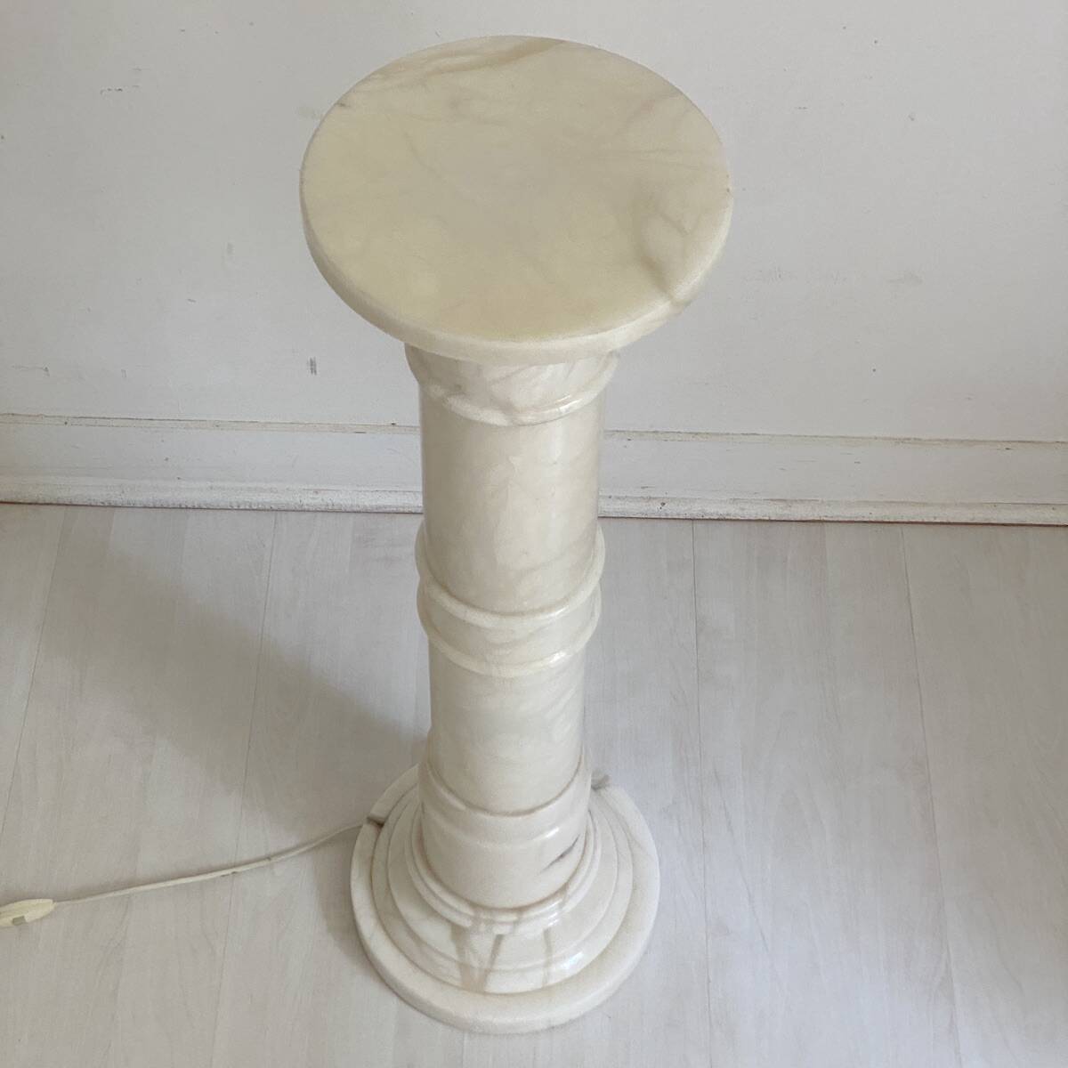 Vintage 1980s luminous alabaster column pedestal