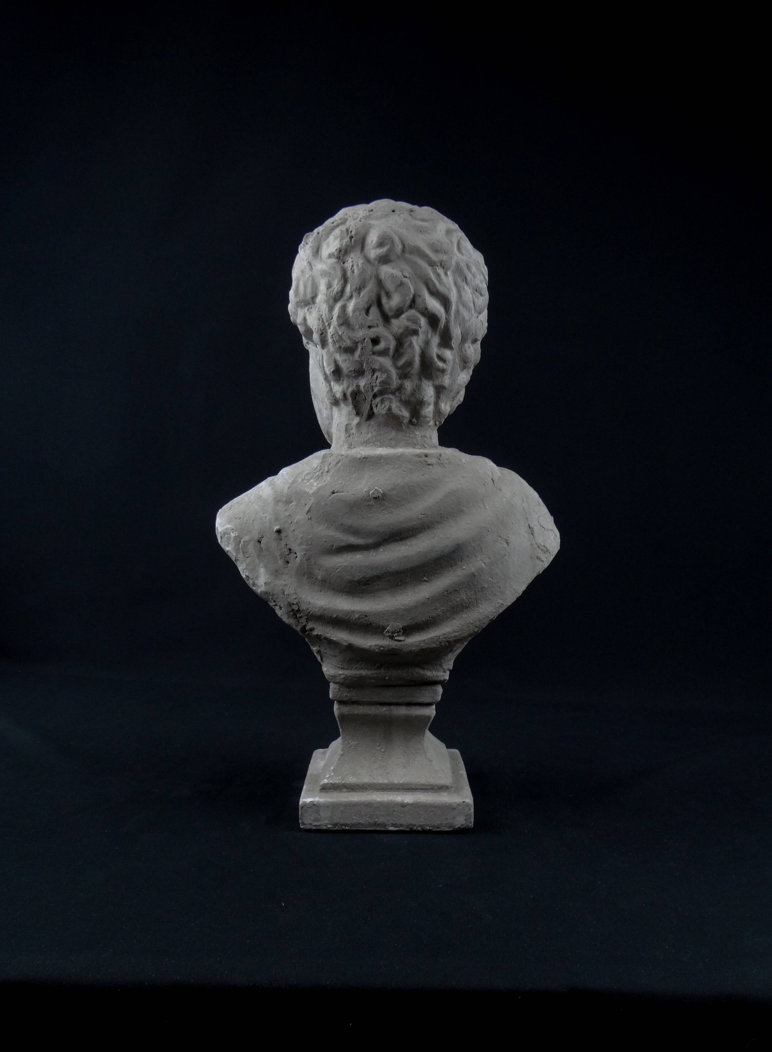 Buste de Marc-Aurèle César adolescent en terre cuite patine grise XXème