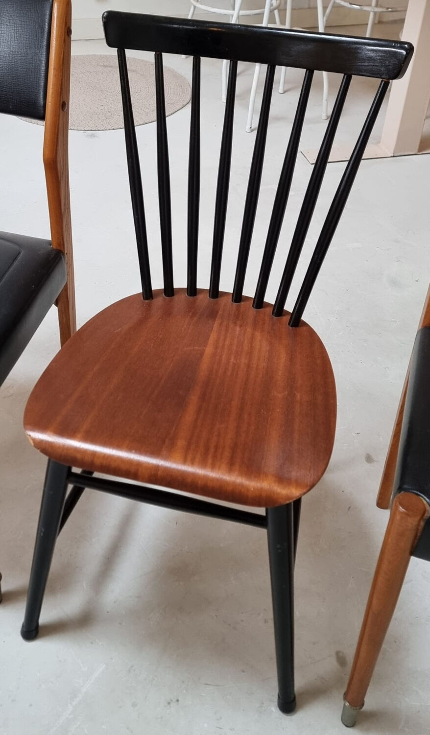 Chaises du milieu du siècle