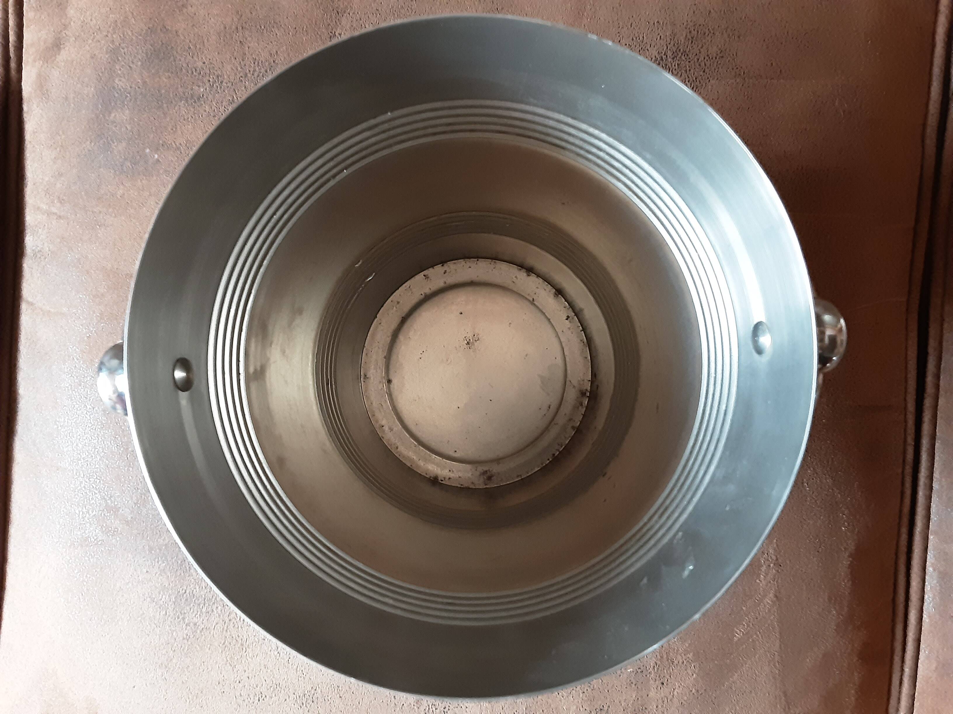 Metal champagne bucket