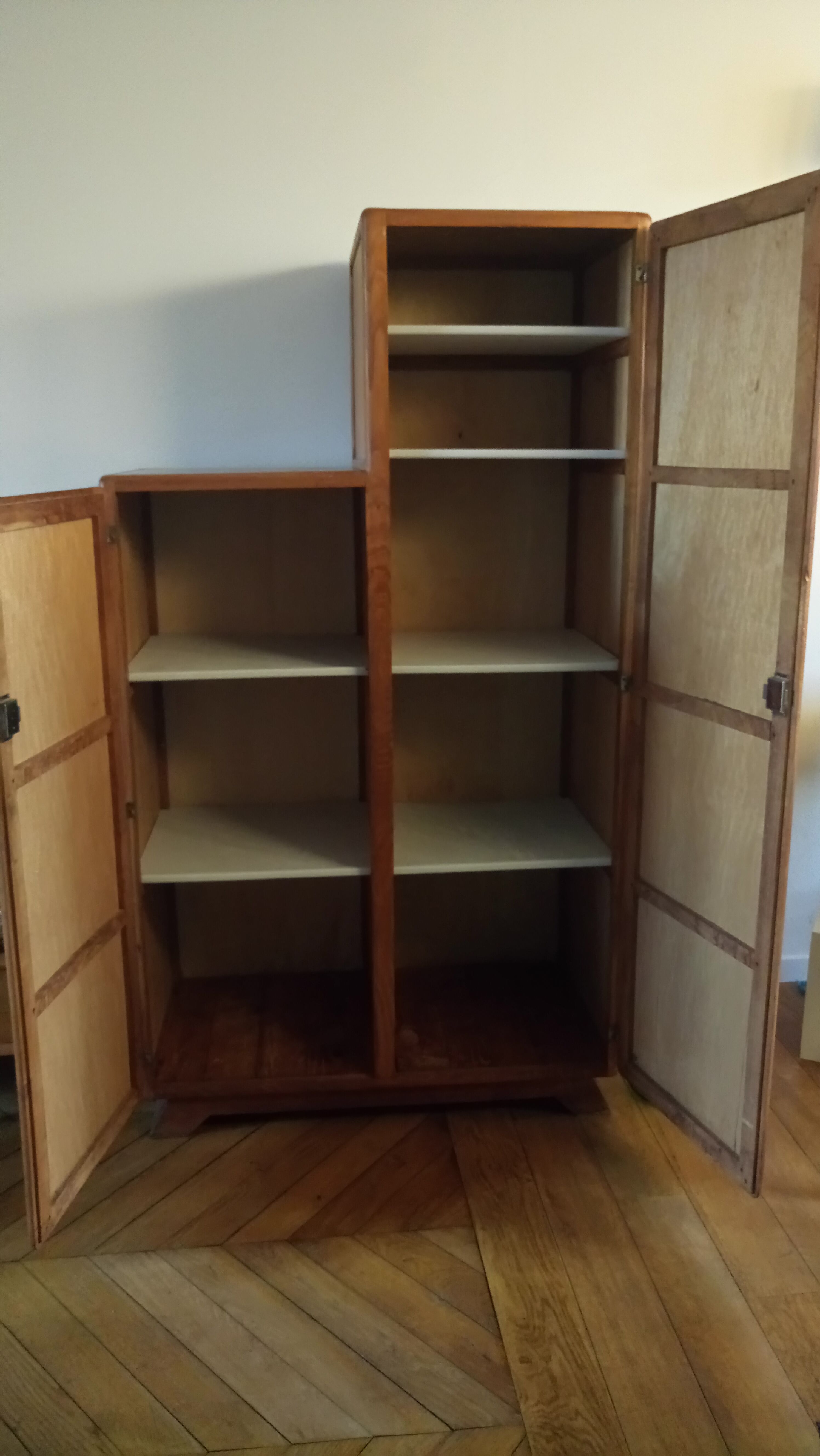 Armoire asymétrique