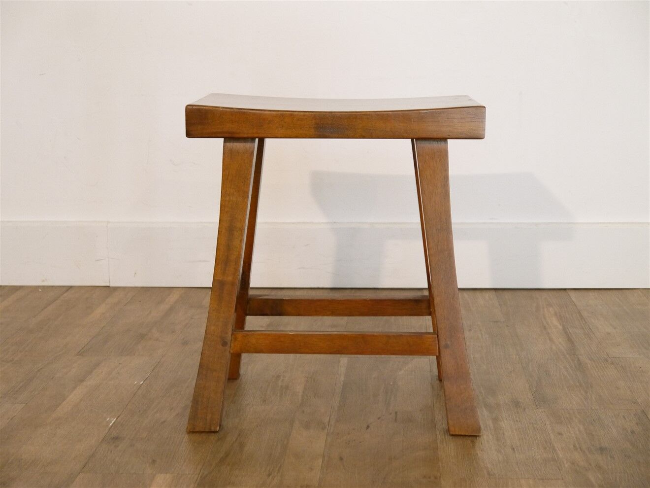 Tabouret brutaliste en acajou 1960